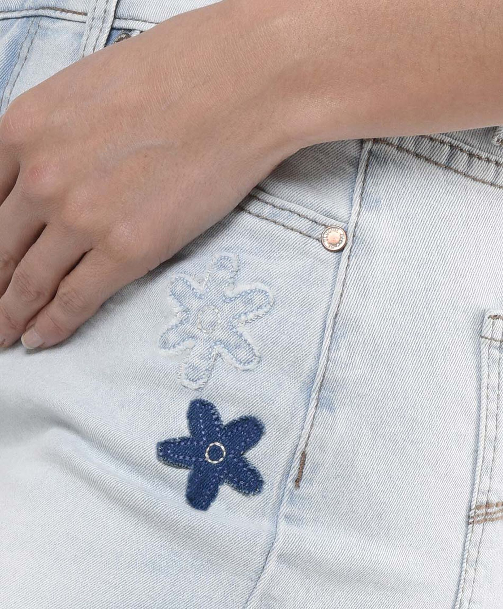 Mini falda mujer denim bordada ajustada Mini falda mujer denim bordada ajustada
