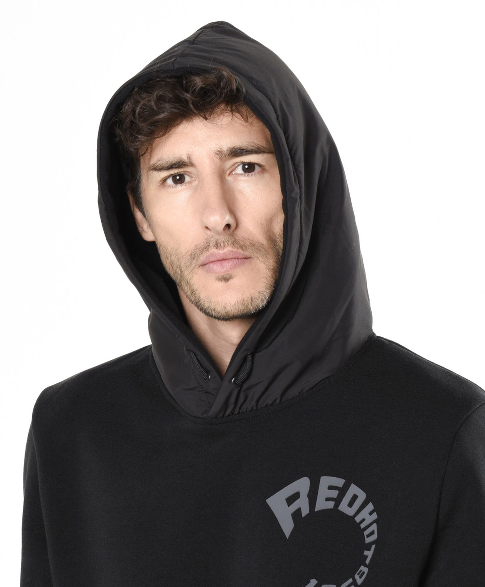 Polerón hombre liso con gorro Polerón hombre liso con gorro