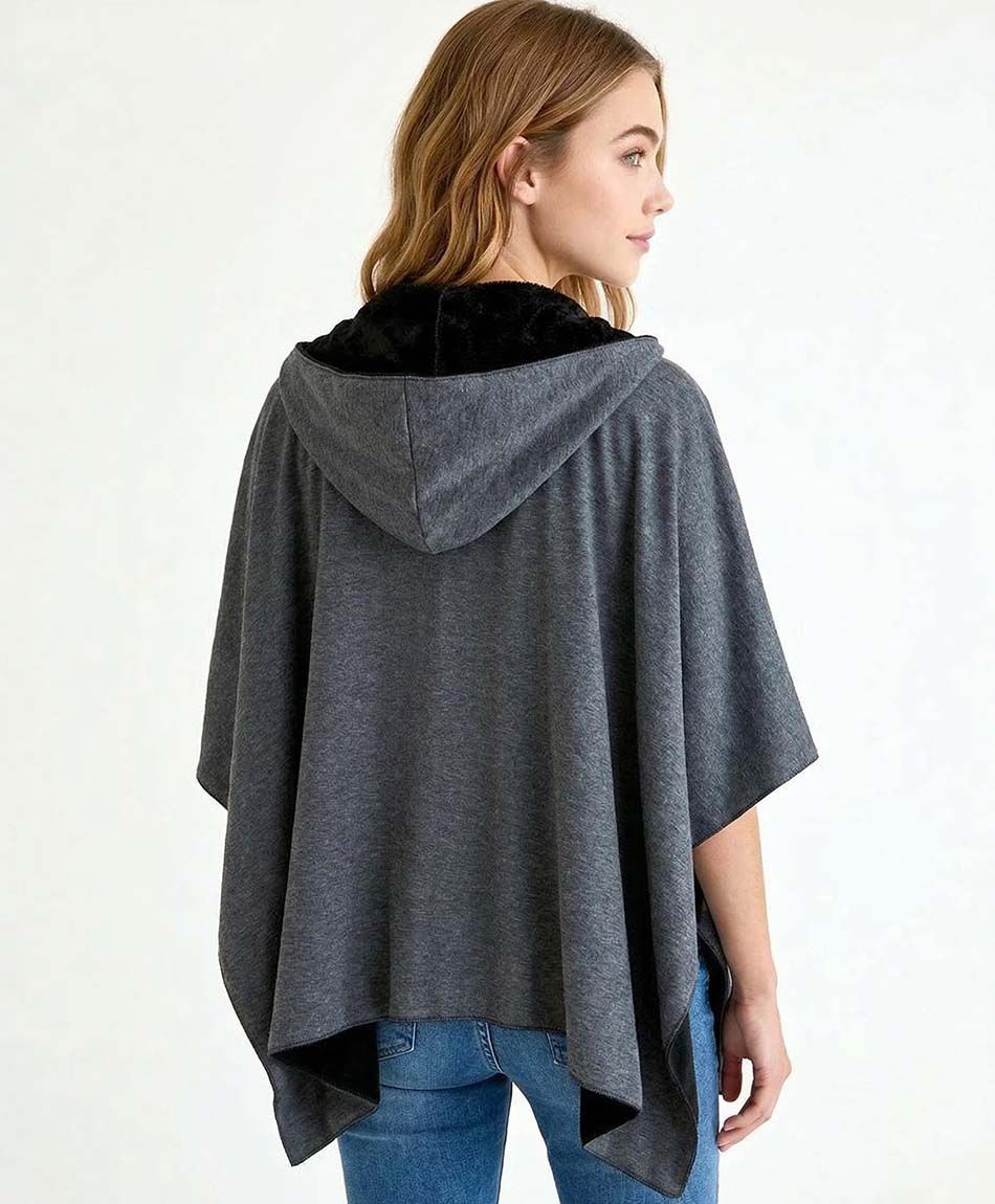 Poncho mujer pompones