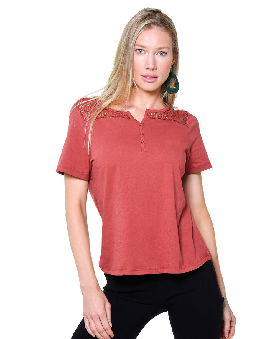 Polera botones encaje