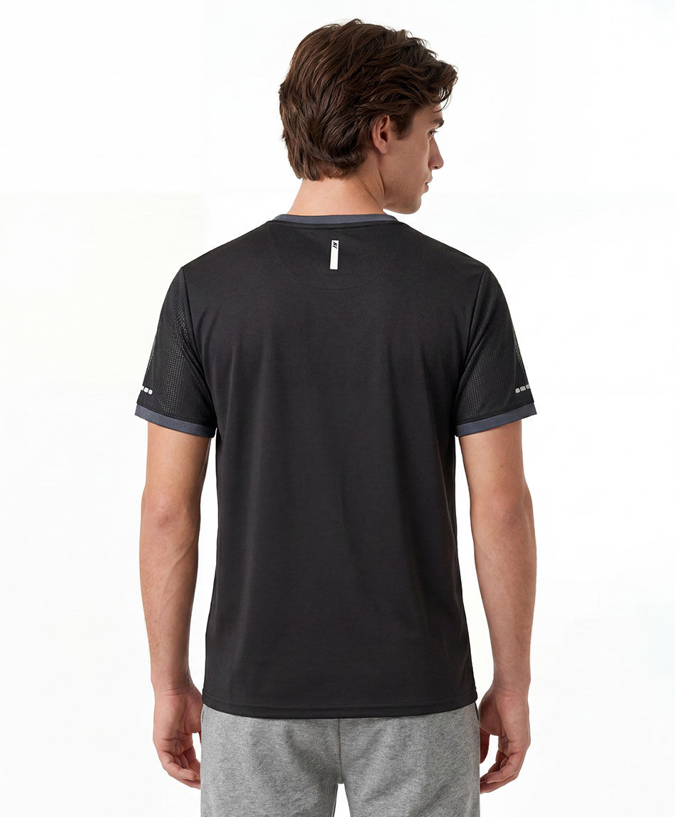 Polera deportiva hombre flecha