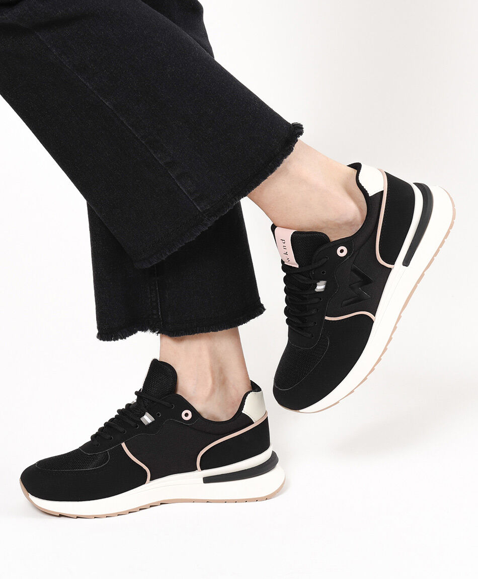 Zapatilla mujer l&iacute;neas