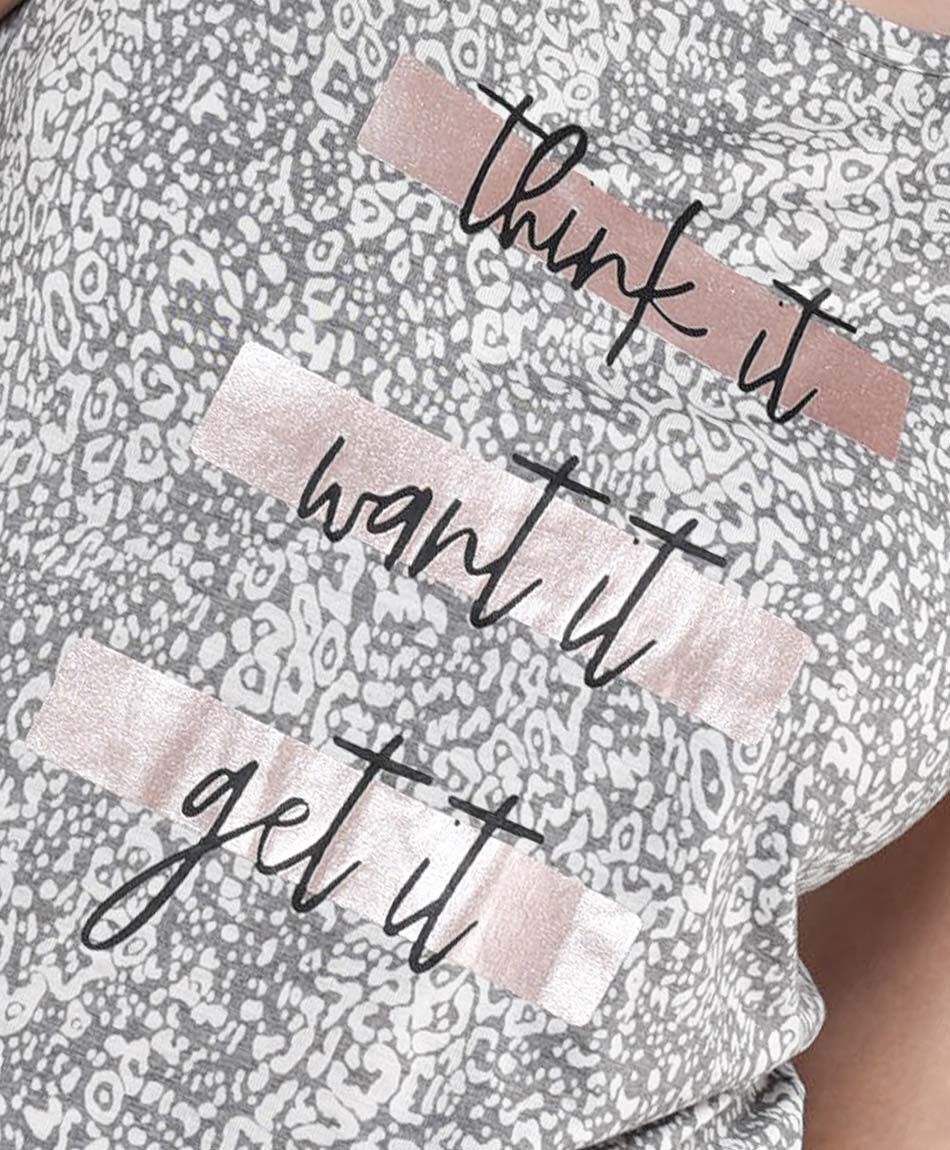 Polera deportiva mujer animal print frase