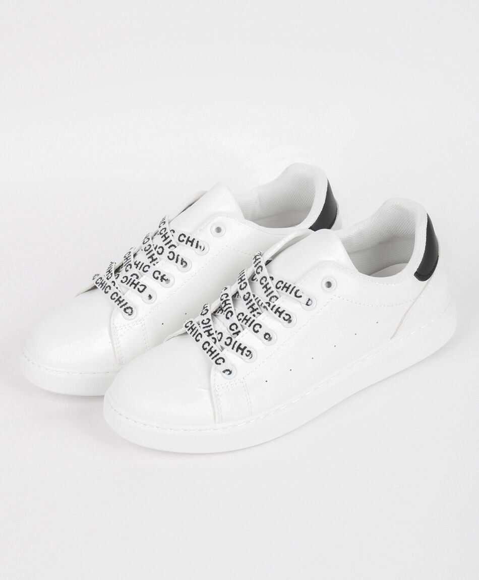 Zapatilla mujer cord&oacute;n texto