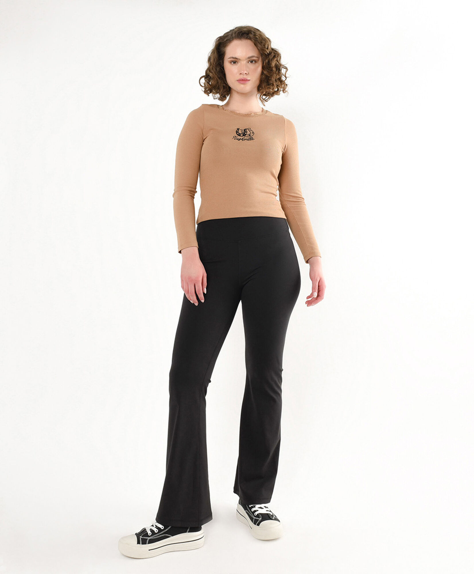 Pantalón mujer estilo leggins flare Pantalón mujer estilo leggins flare