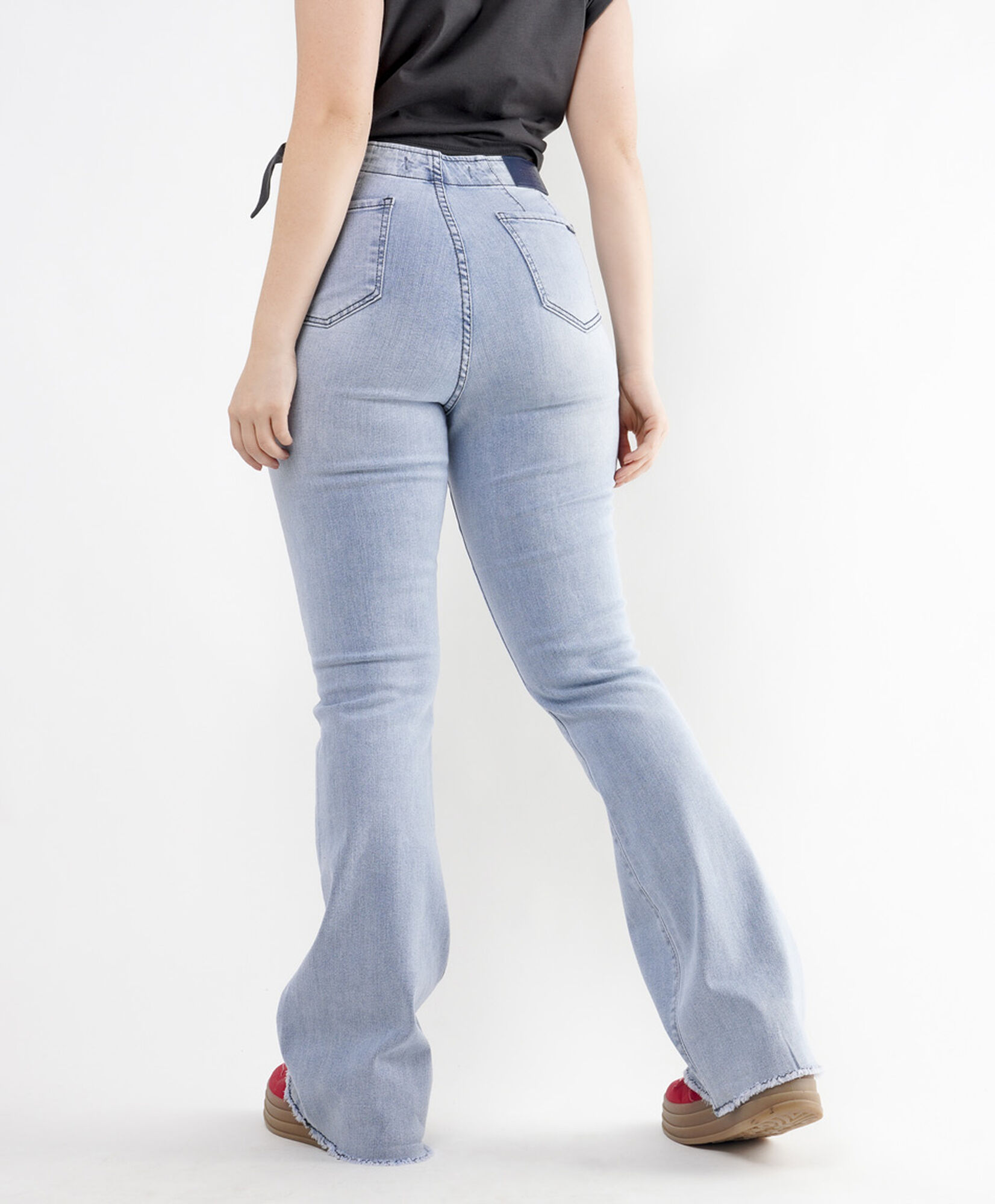 Jeans mujer pinzas delanteras flare Jeans mujer pinzas delanteras flare