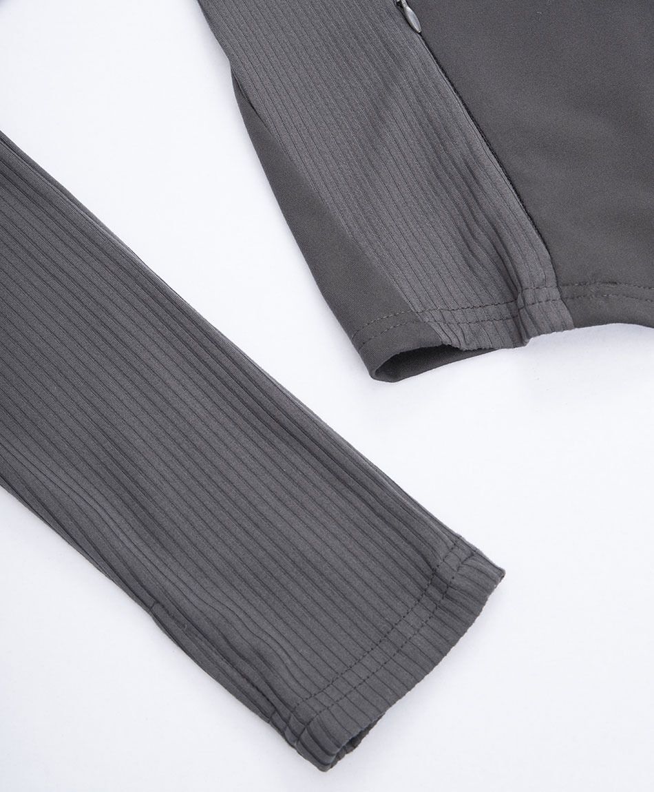 Poler&oacute;n deportivo mujer dise&ntilde;o texturizado