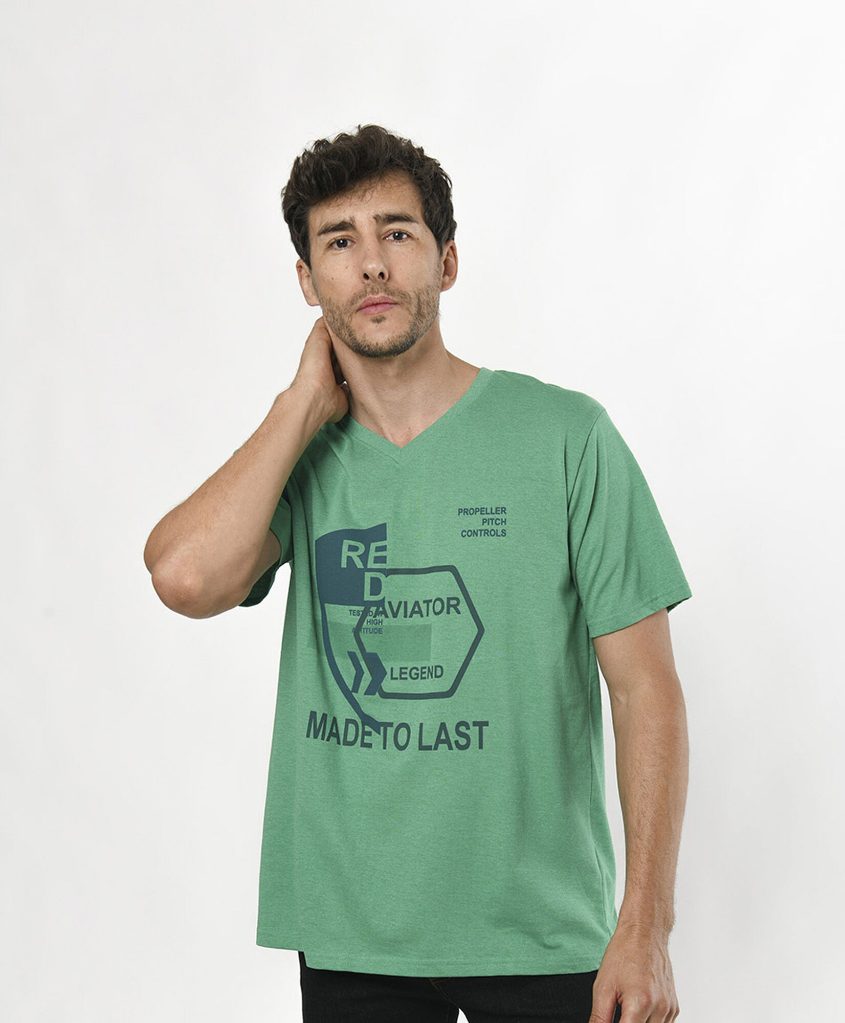 Polera hombre texto y formas Polera hombre texto y formas