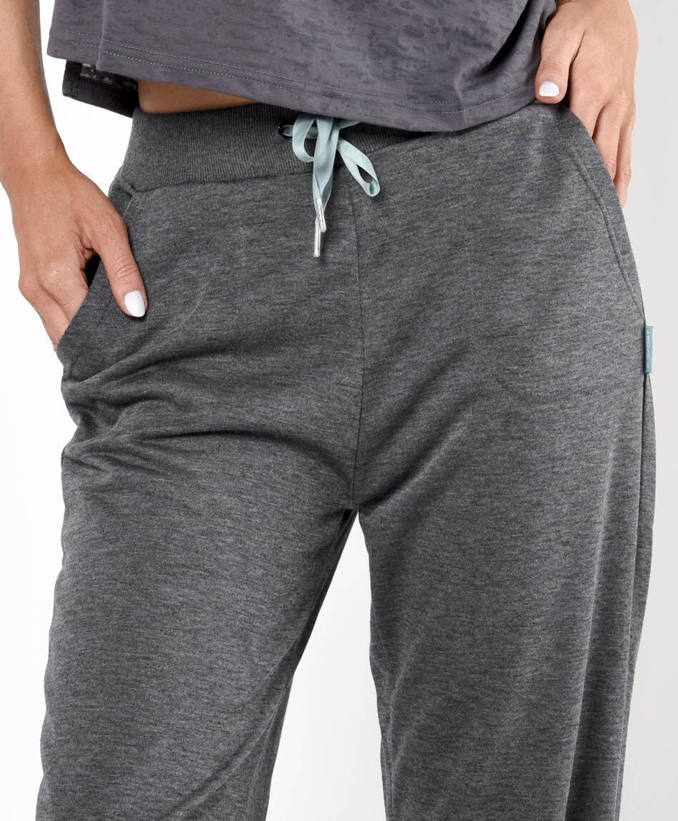 Pantal&oacute;n de buzo mujer b&aacute;sico gris