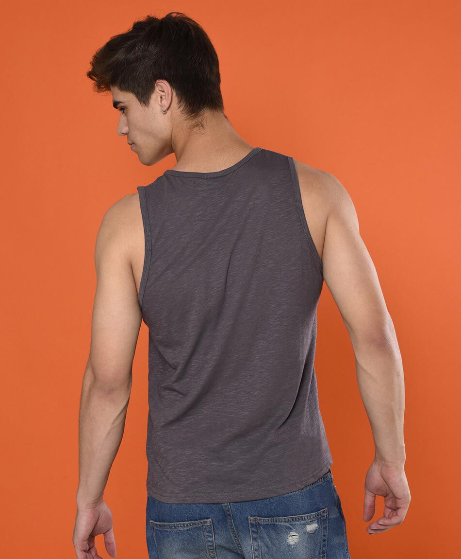 Polera sin mangas cuello redondo