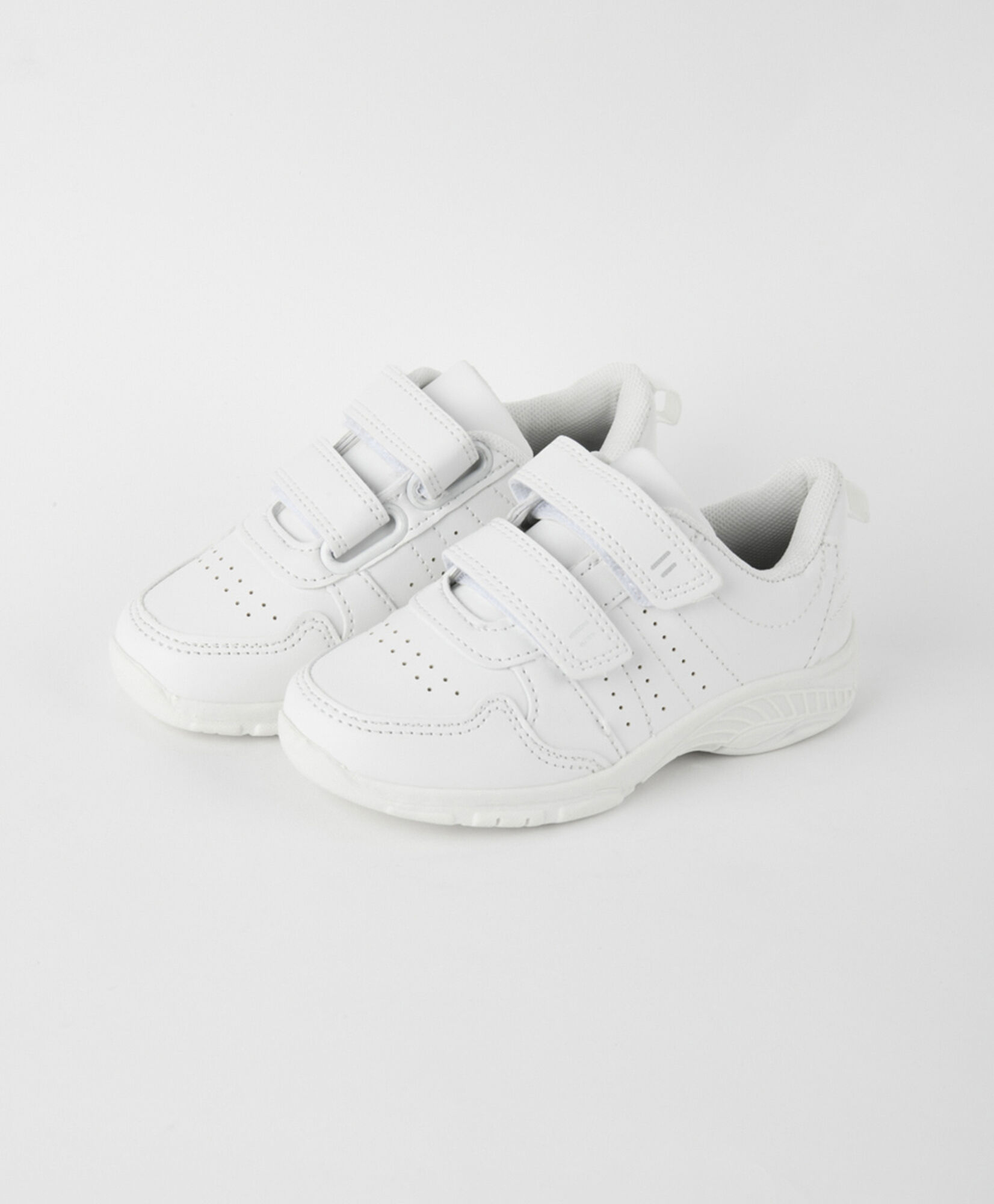 Zapatilla escolar (26 a 34) blanca velcros Zapatilla escolar (26 a 34) blanca velcros