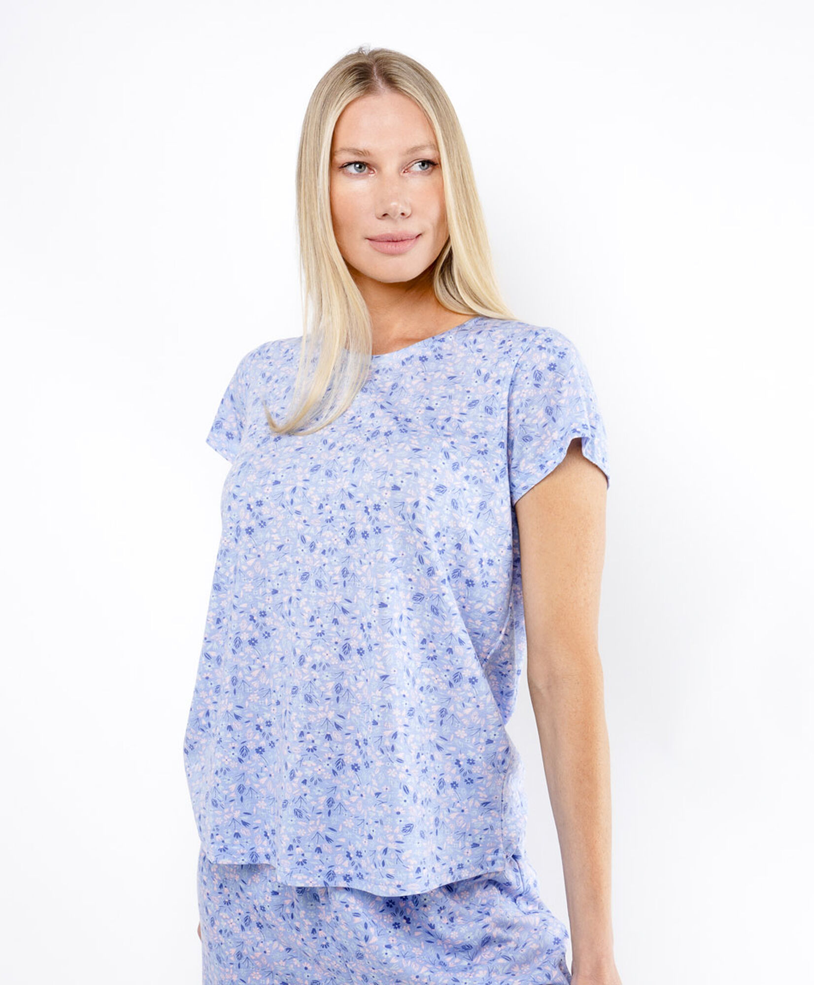 Pijama mujer capri floreado azul Pijama mujer capri floreado azul