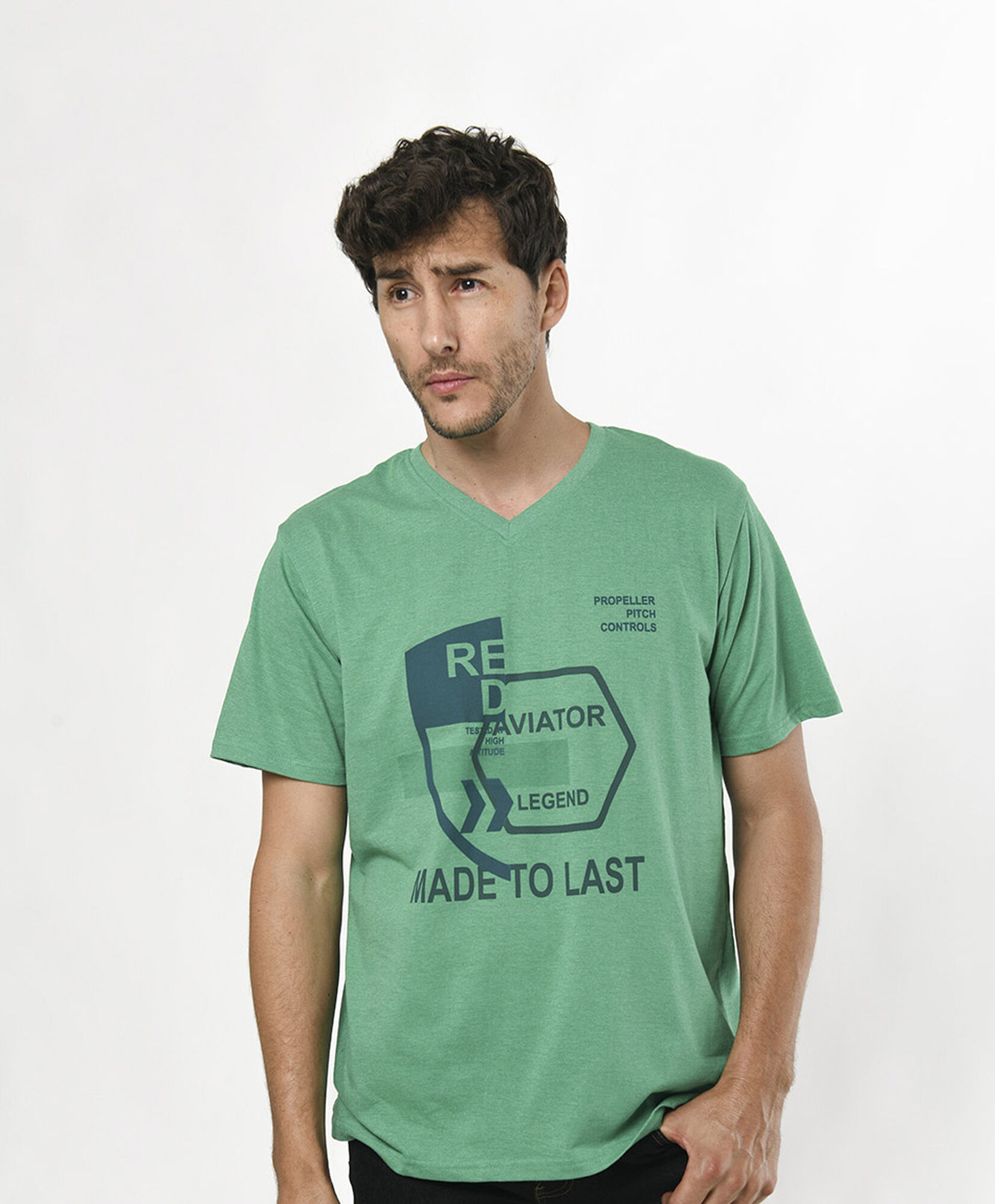 Polera hombre texto y formas Polera hombre texto y formas