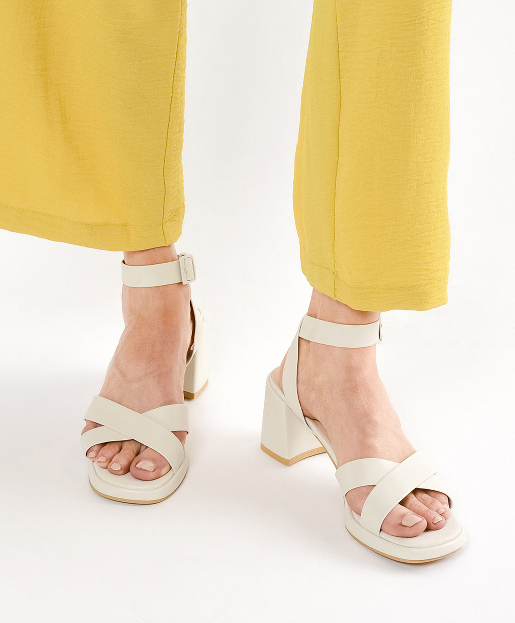 Sandalia mujer blanca taco medio Sandalia mujer blanca taco medio