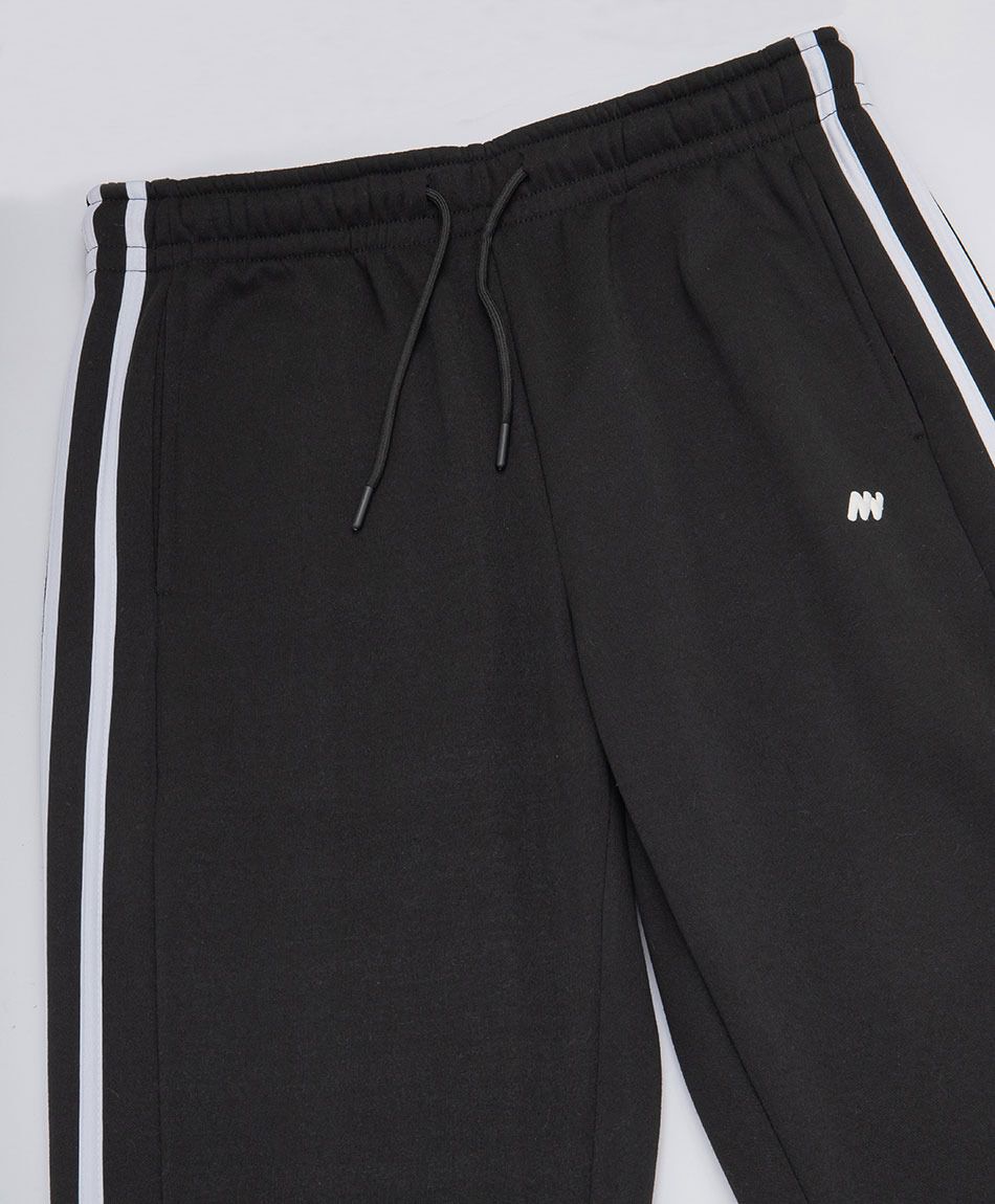 Pantal&oacute;n deportivo hombre negro linea doble