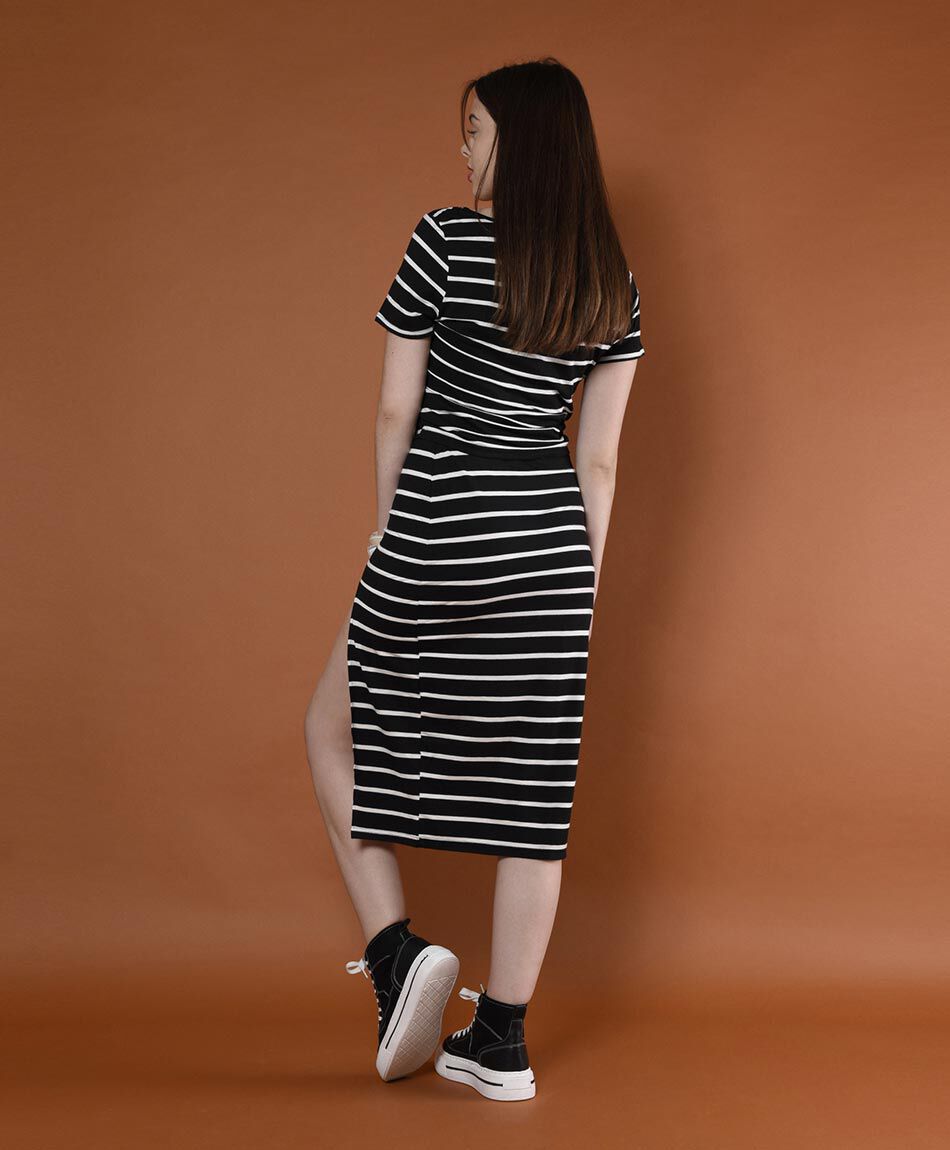 Polera manga corta cuello cuadrado