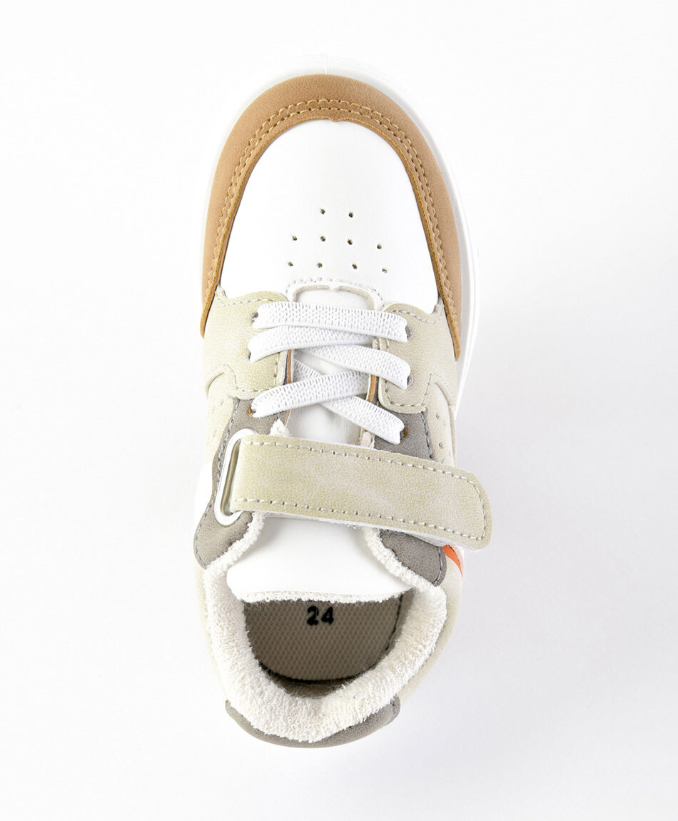 Zapatilla infantil (24 a 29) tricolor