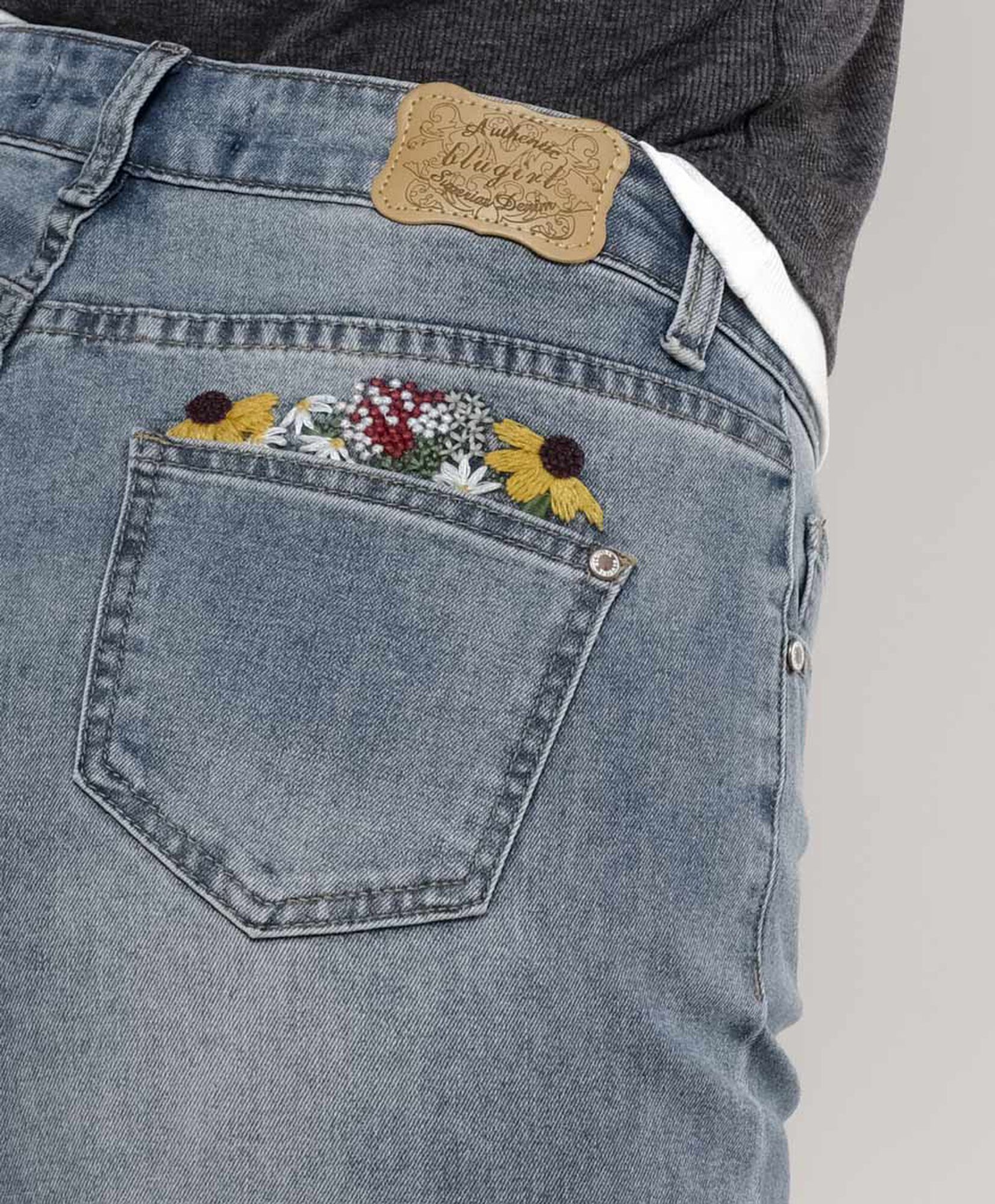 Jeans mujer bolsillo bordado Jeans mujer bolsillo bordado