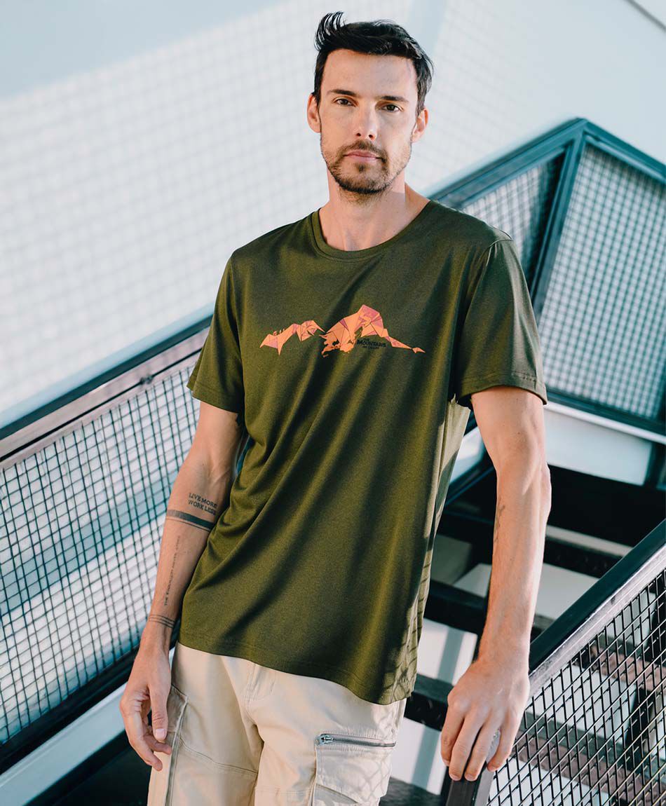 Polera hombre dry fit print monta&ntilde;a