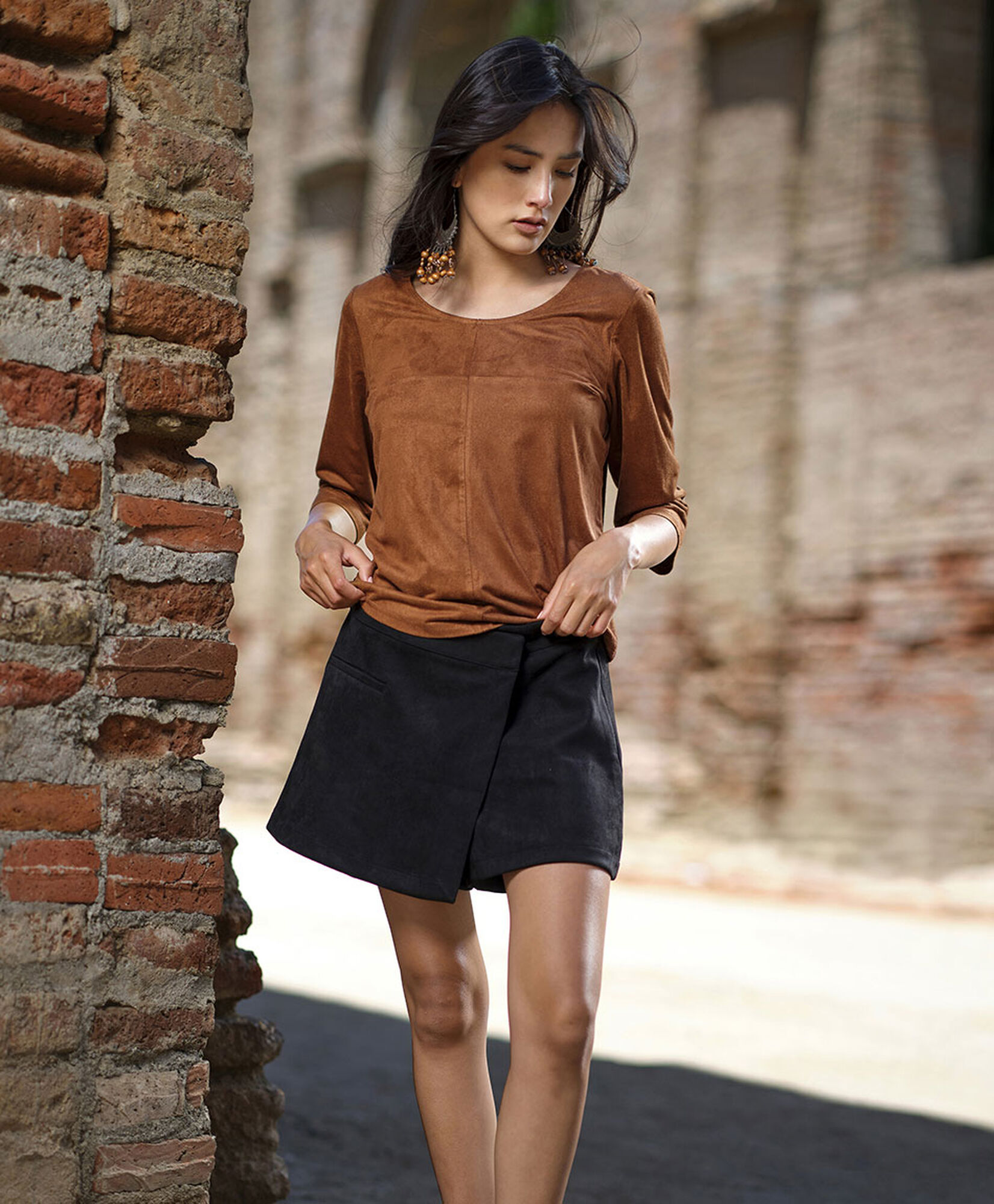 Mini falda mujer suede short negro Mini falda mujer suede short negro