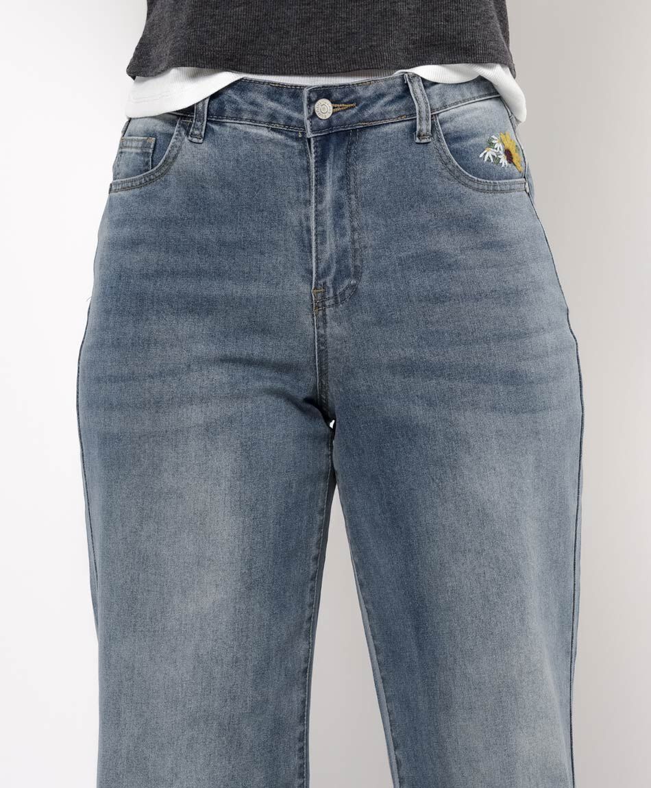 Jeans mujer bolsillo bordado