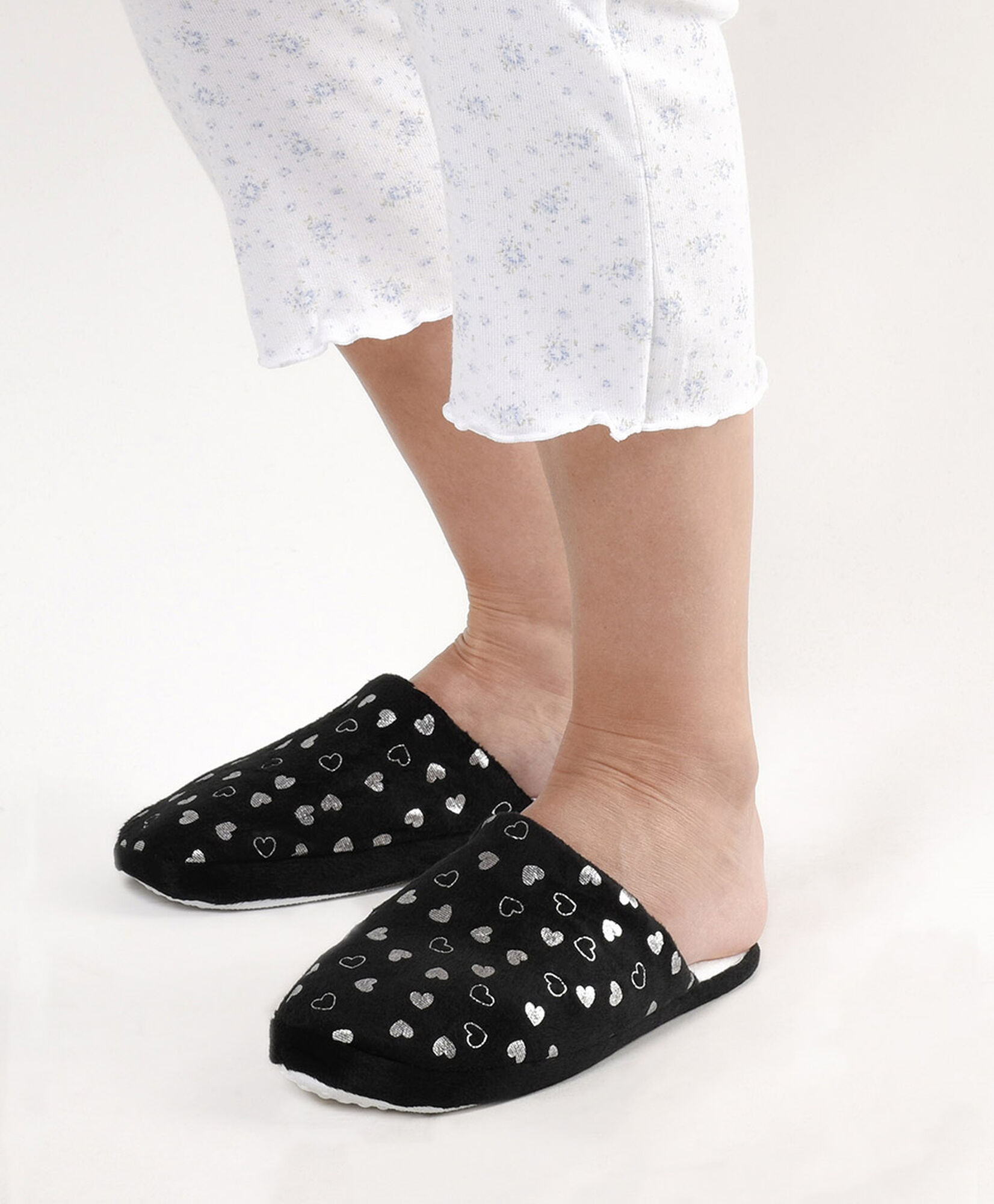 Pantufla mujer corazones plateados Pantufla mujer corazones plateados