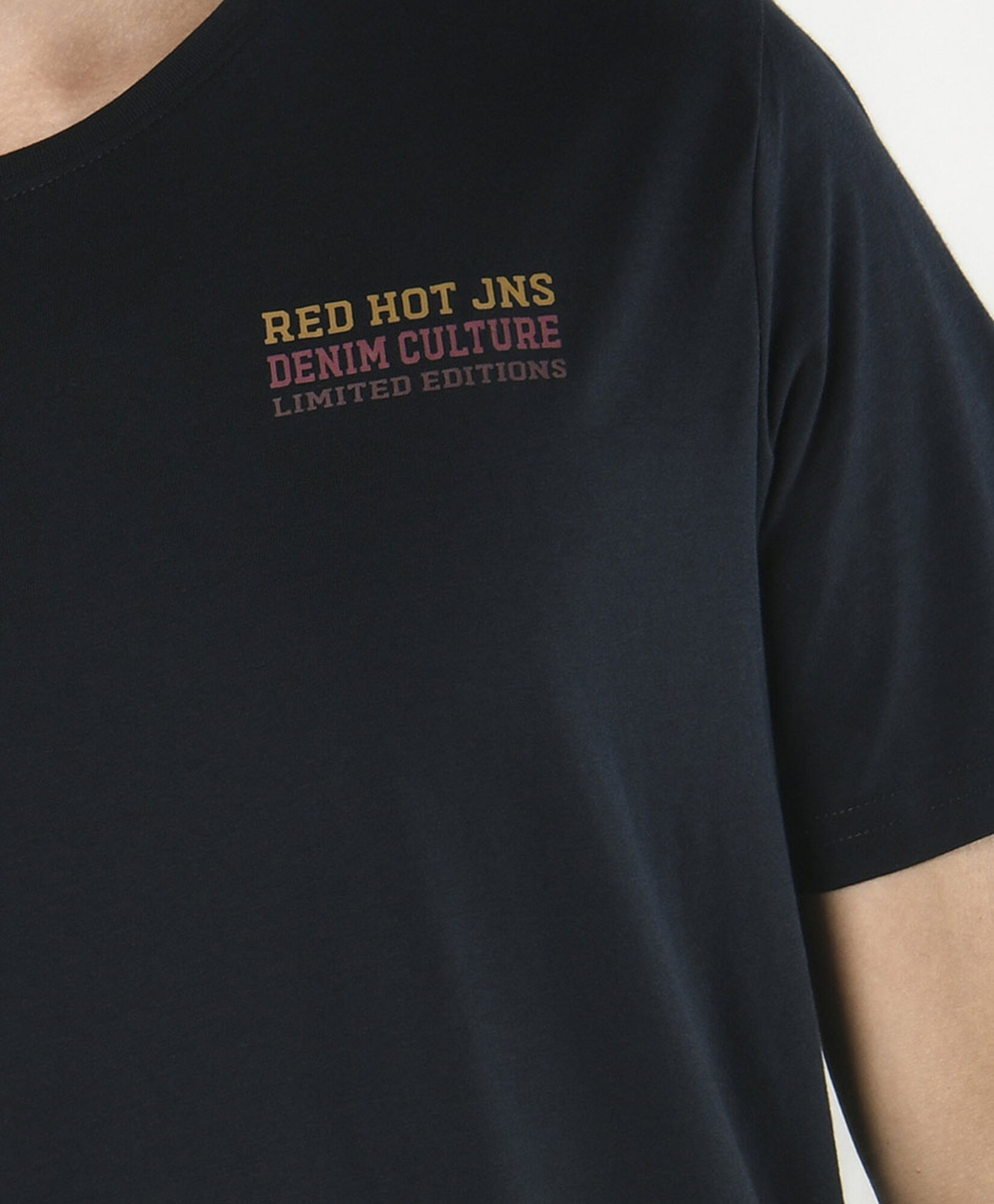 Polera hombre estampado red hot Polera hombre estampado red hot