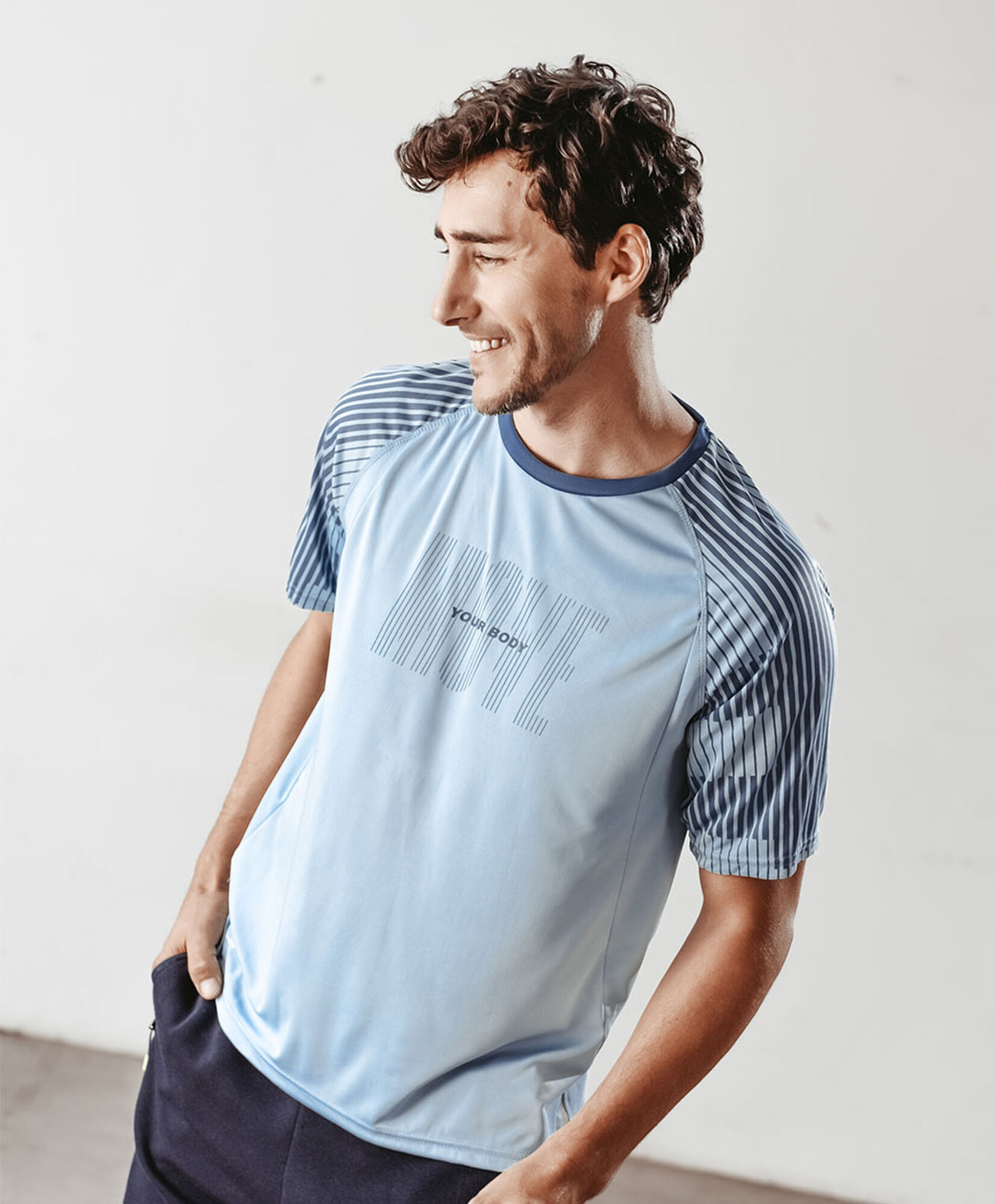 Polera deportiva hombre move your body Polera deportiva hombre move your body