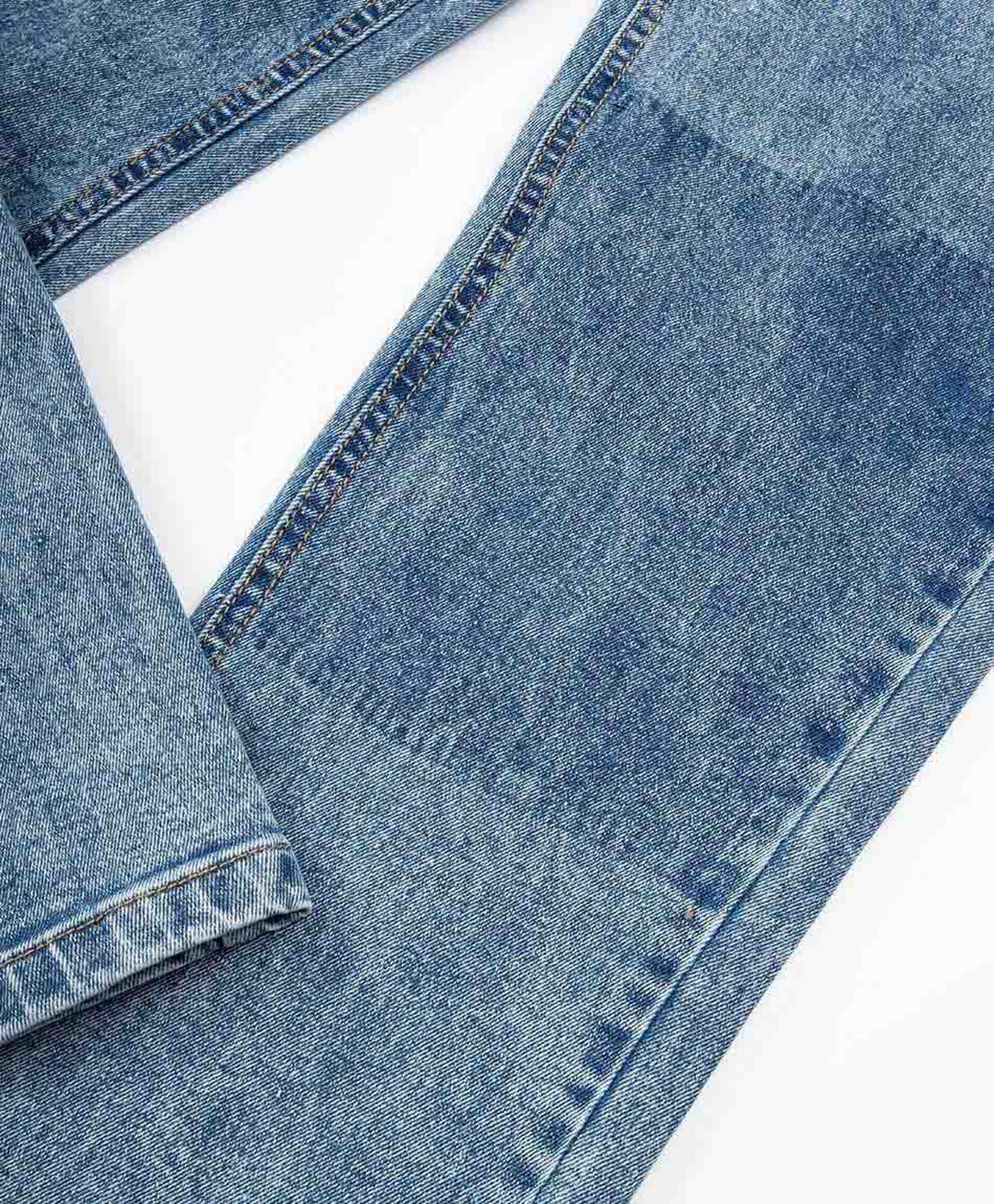 Jeans niño detalle rodillas Jeans niño detalle rodillas