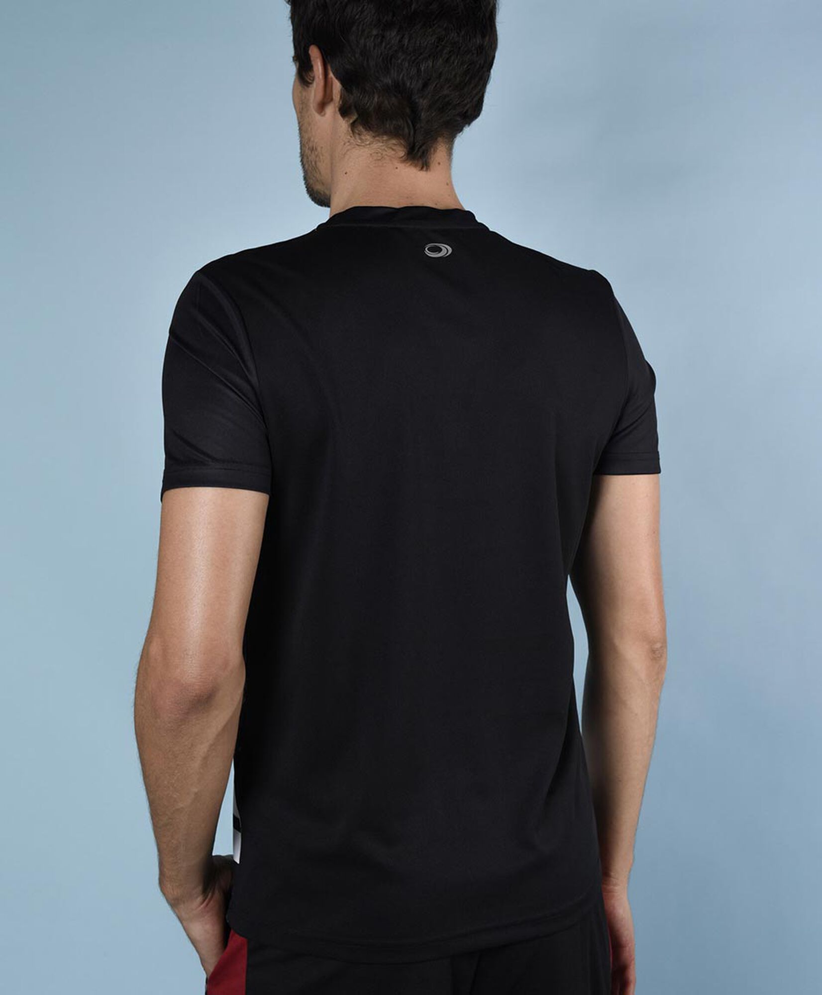 Polera deportiva manga corta cuello redondo Polera deportiva manga corta cuello redondo