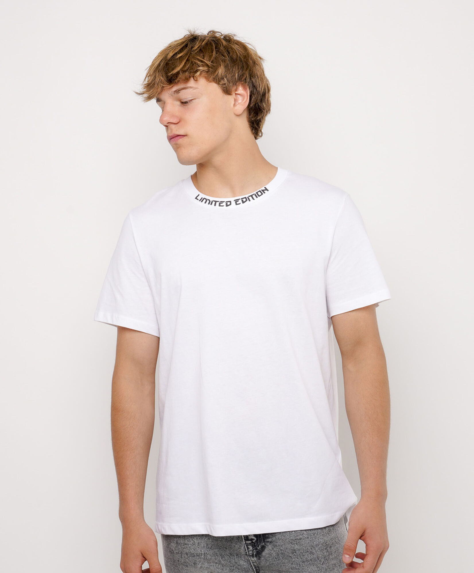 Polera hombre print cuello Polera hombre print cuello