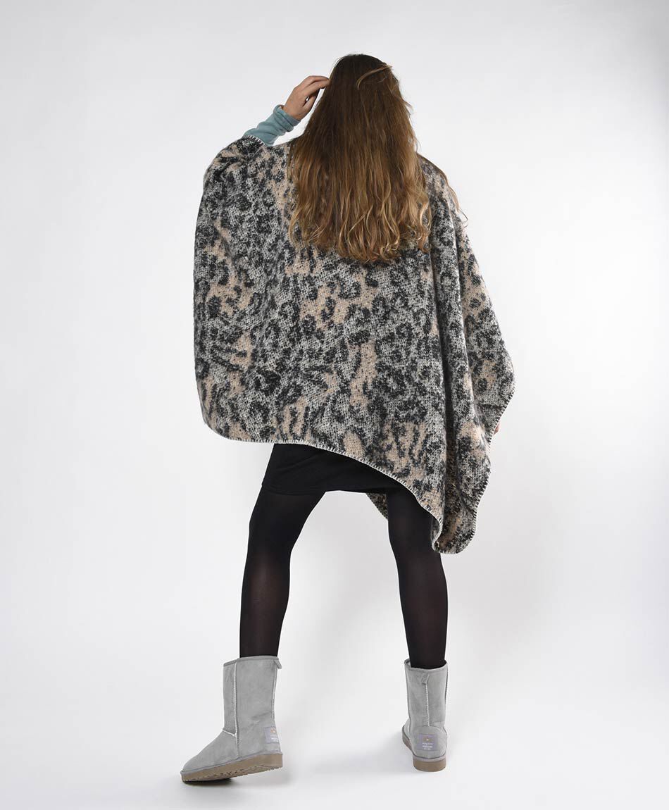Ruana mujer animal print