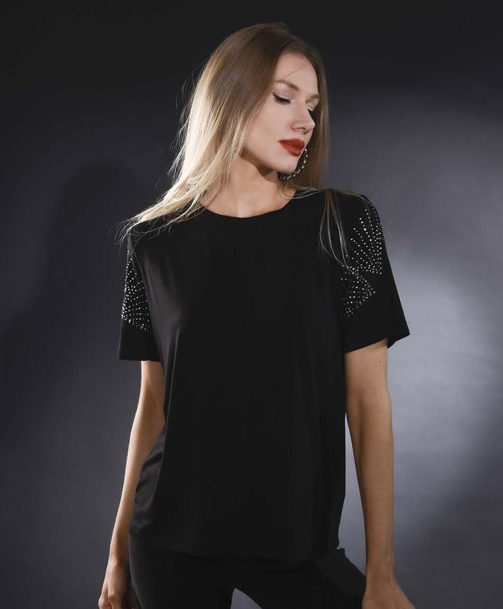 Polera oversize manga corta cuello redondo Polera oversize manga corta cuello redondo