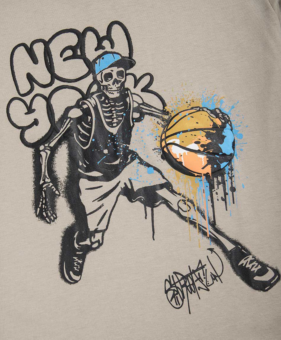 Polera ni&ntilde;o estampado b&aacute;squetbol