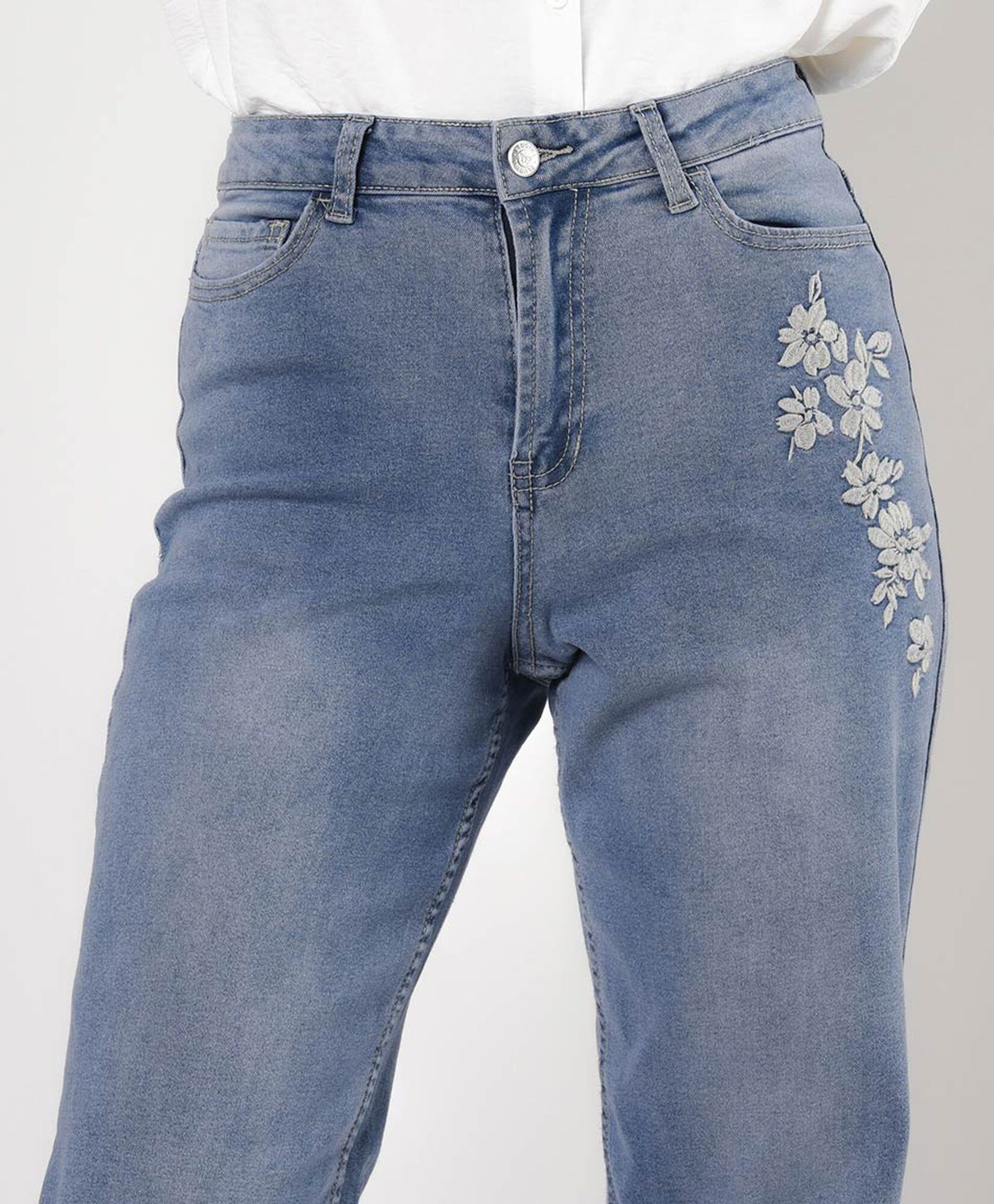 Jeans mujer flores bordadas Jeans mujer flores bordadas