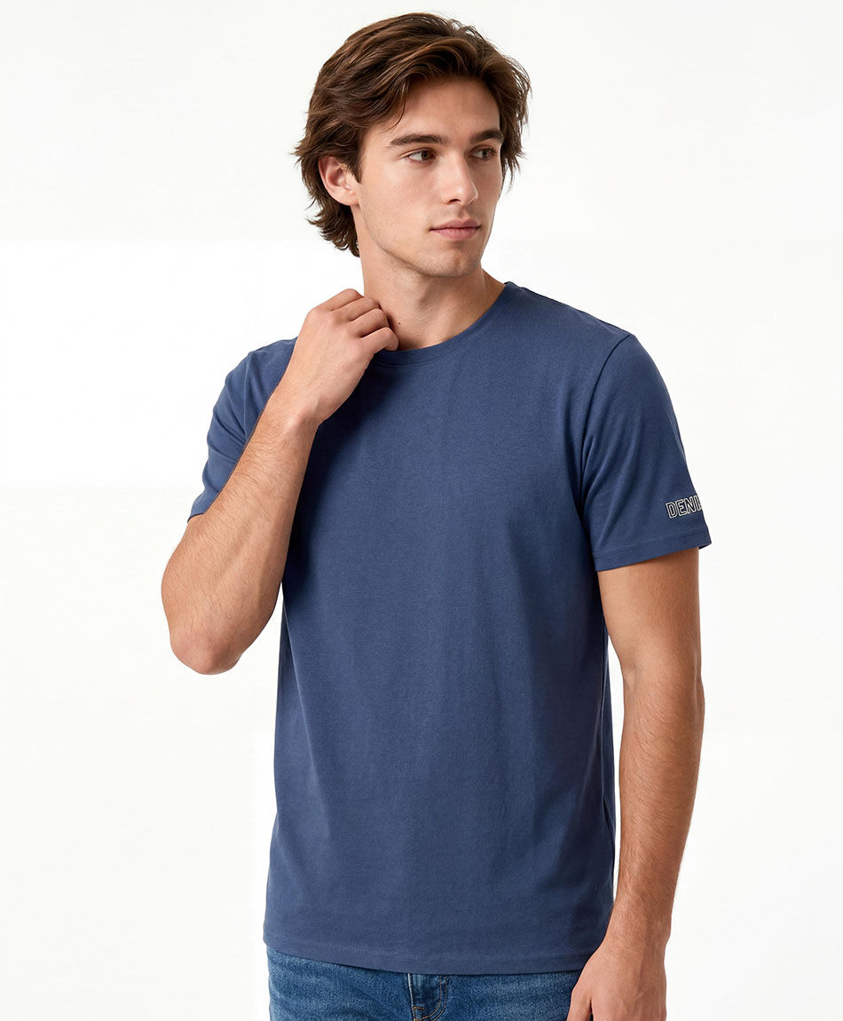 Polera hombre b&aacute;sica bordado manga