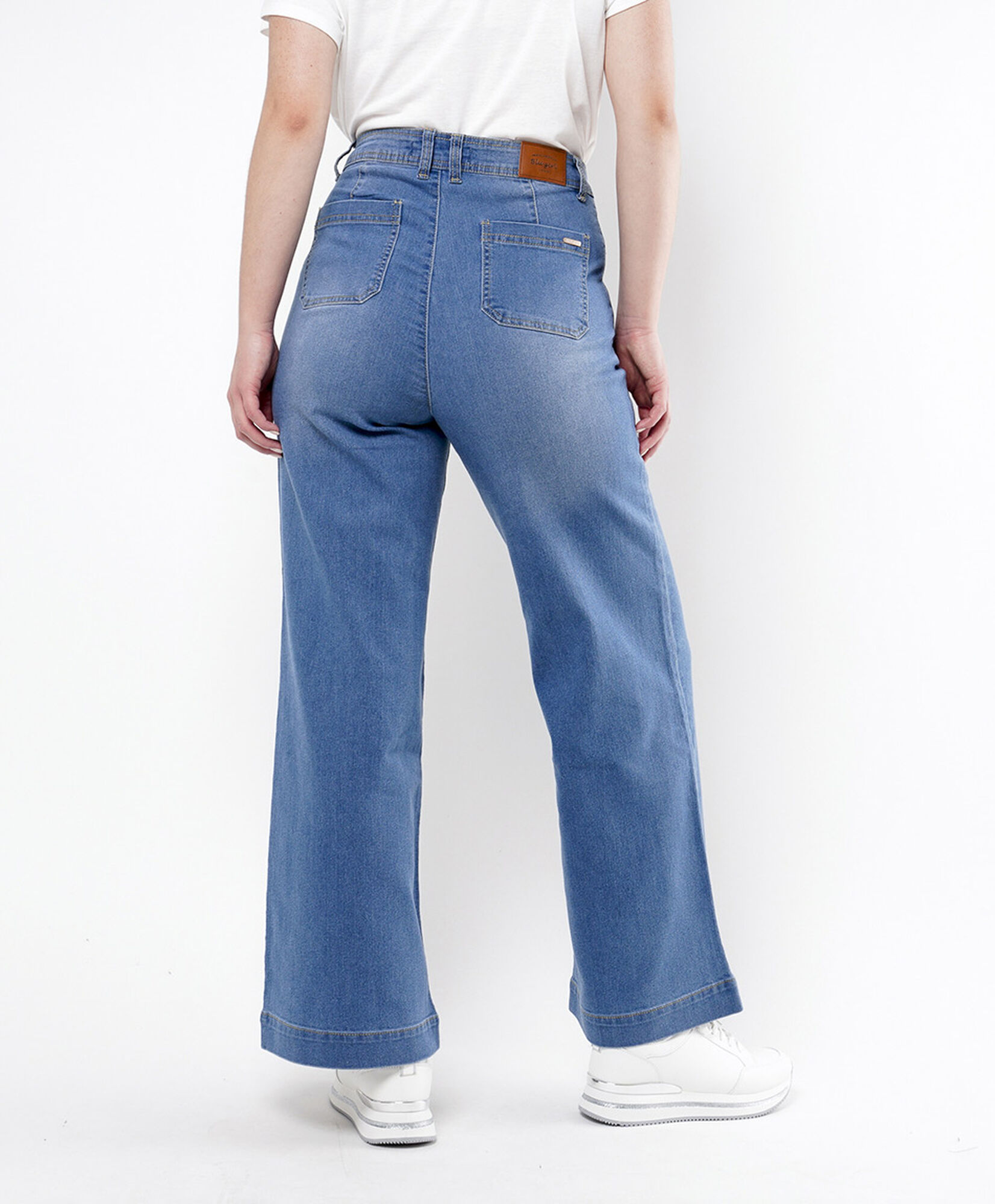 Jeans mujer con bolsillos parche wide Jeans mujer con bolsillos parche wide