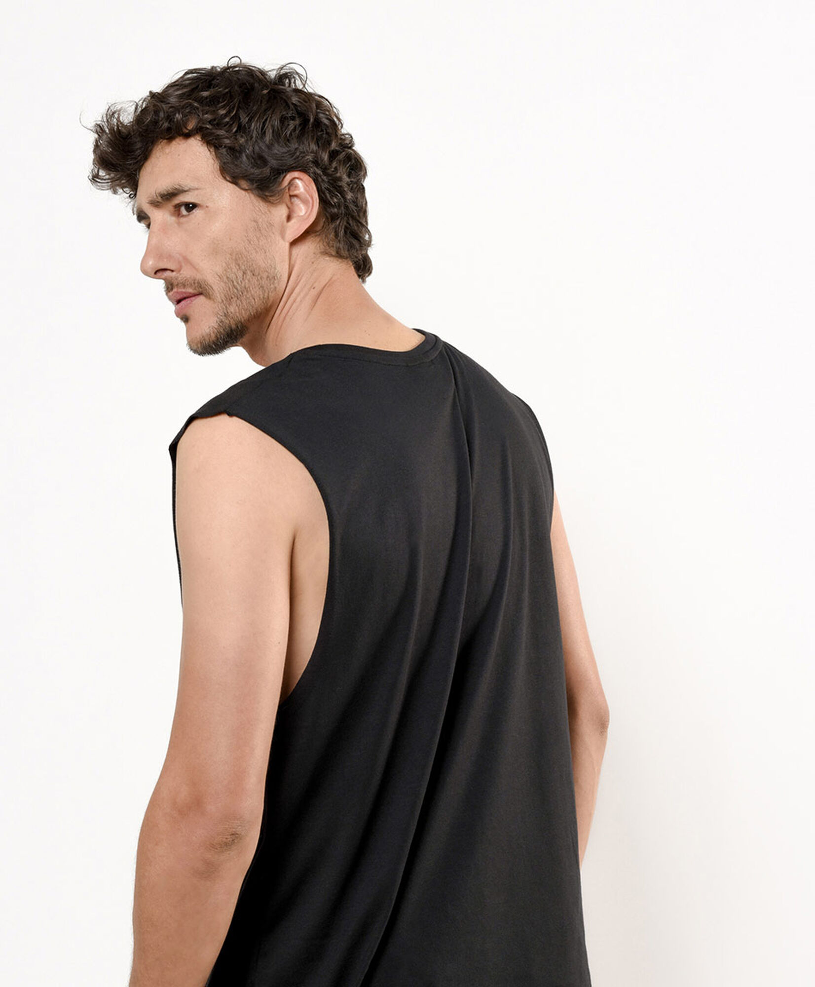 Polera hombre music sin mangas Polera hombre music sin mangas