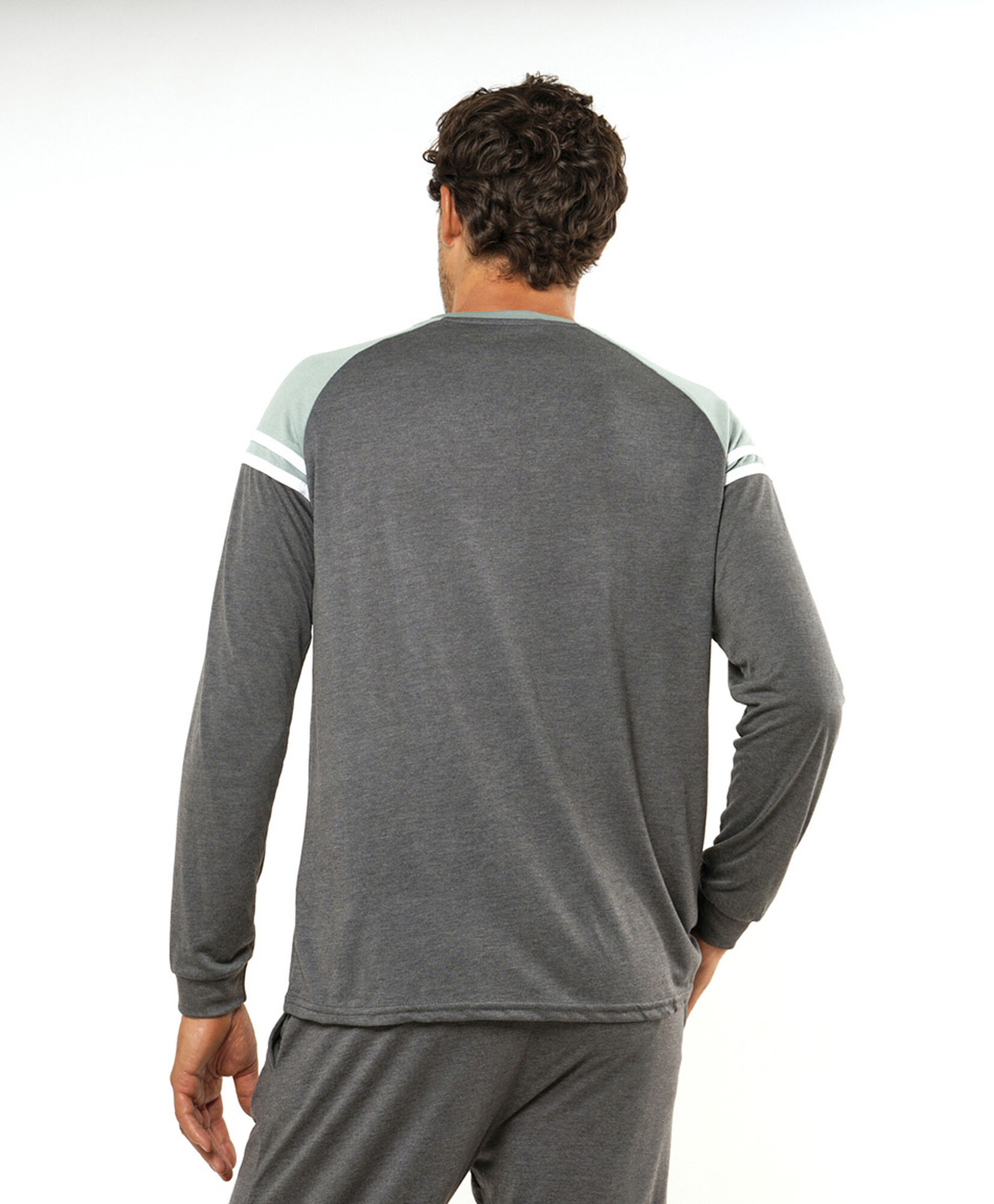 Pijama hombre tricolor Pijama hombre tricolor