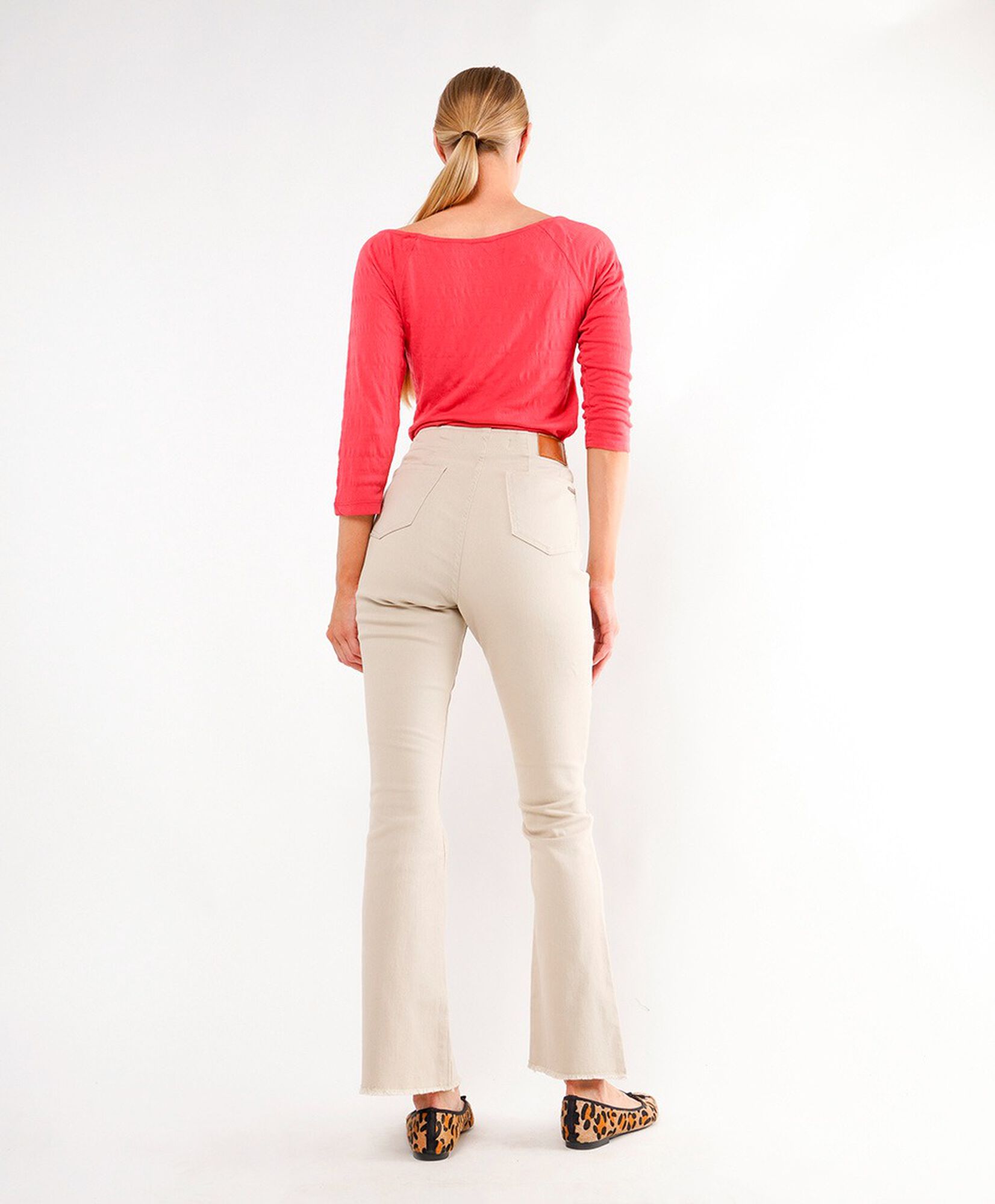 Jeans mujer doble botón beige flare Jeans mujer doble botón beige flare
