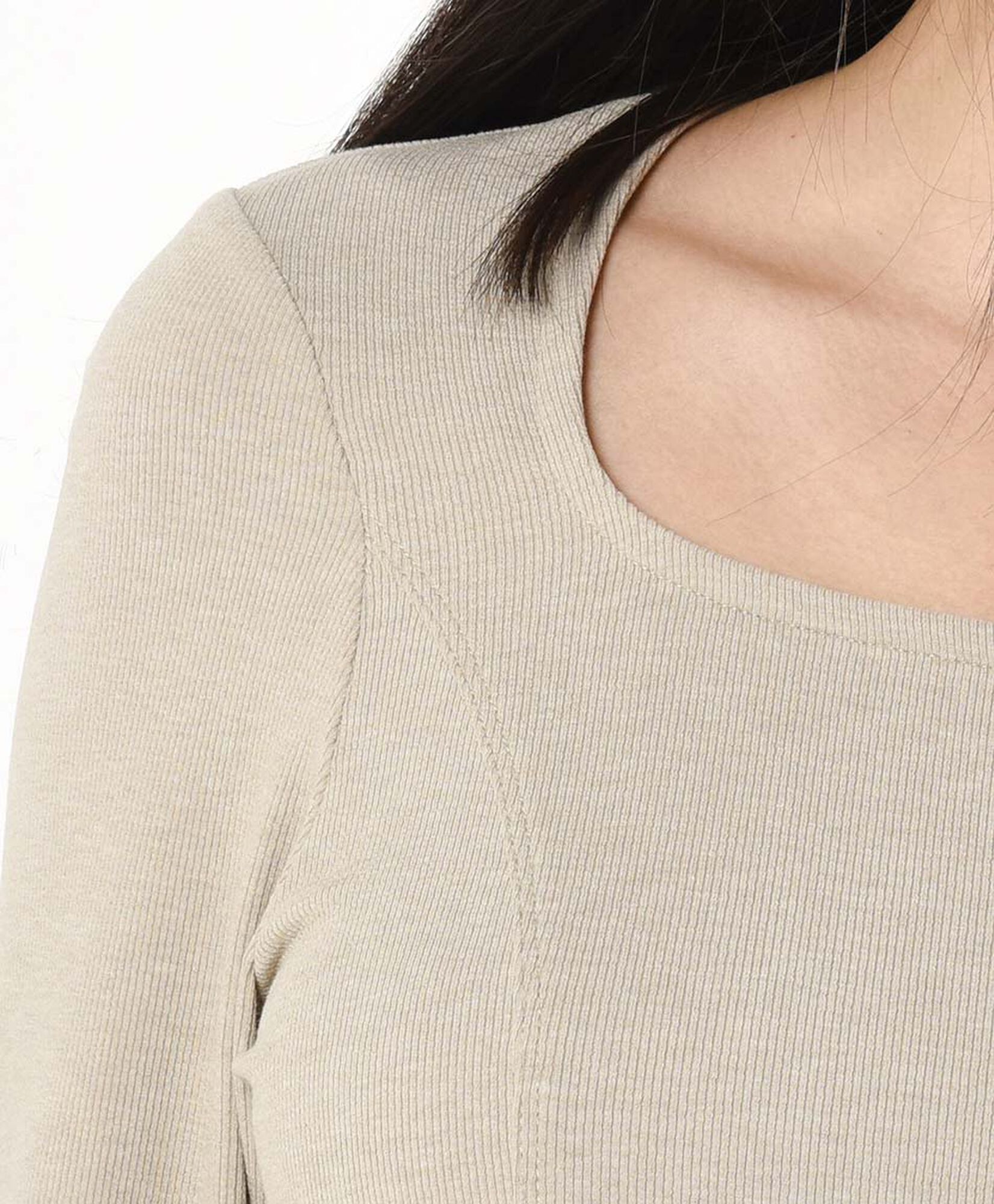 Polera mujer costuras frontales beige Polera mujer costuras frontales beige