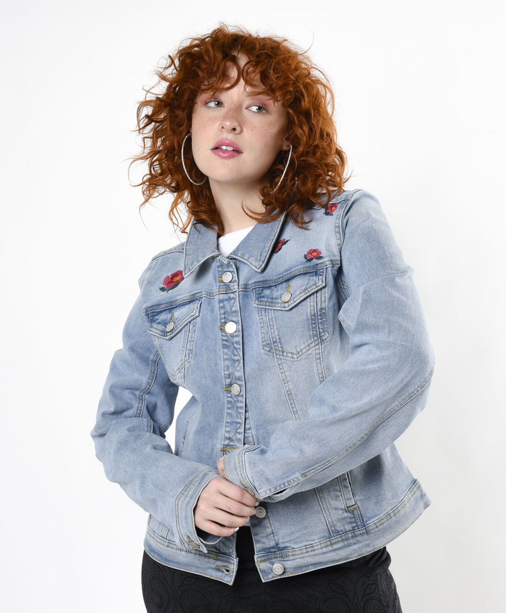 Chaqueta mujer denim flores bordadas Chaqueta mujer denim flores bordadas