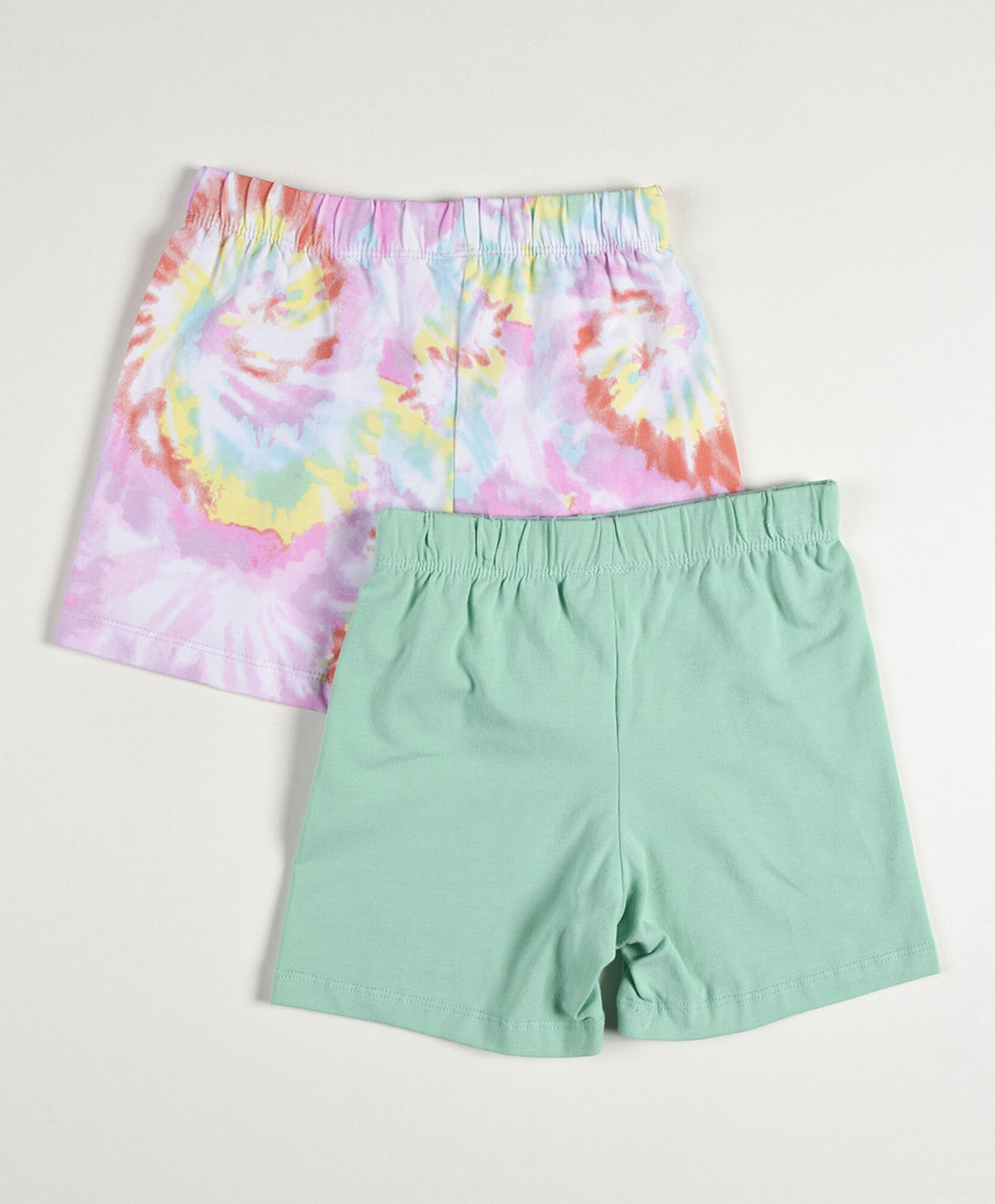 Pack 2 short niña tie dye y verde Pack 2 short niña tie dye y verde