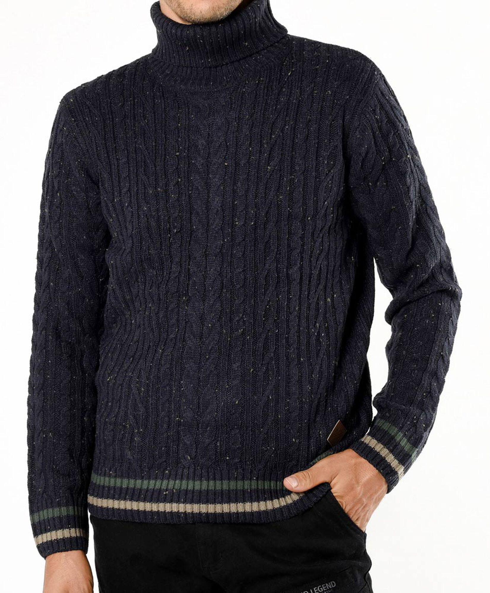 Sweater hombre trenzado cuello alto Sweater hombre trenzado cuello alto