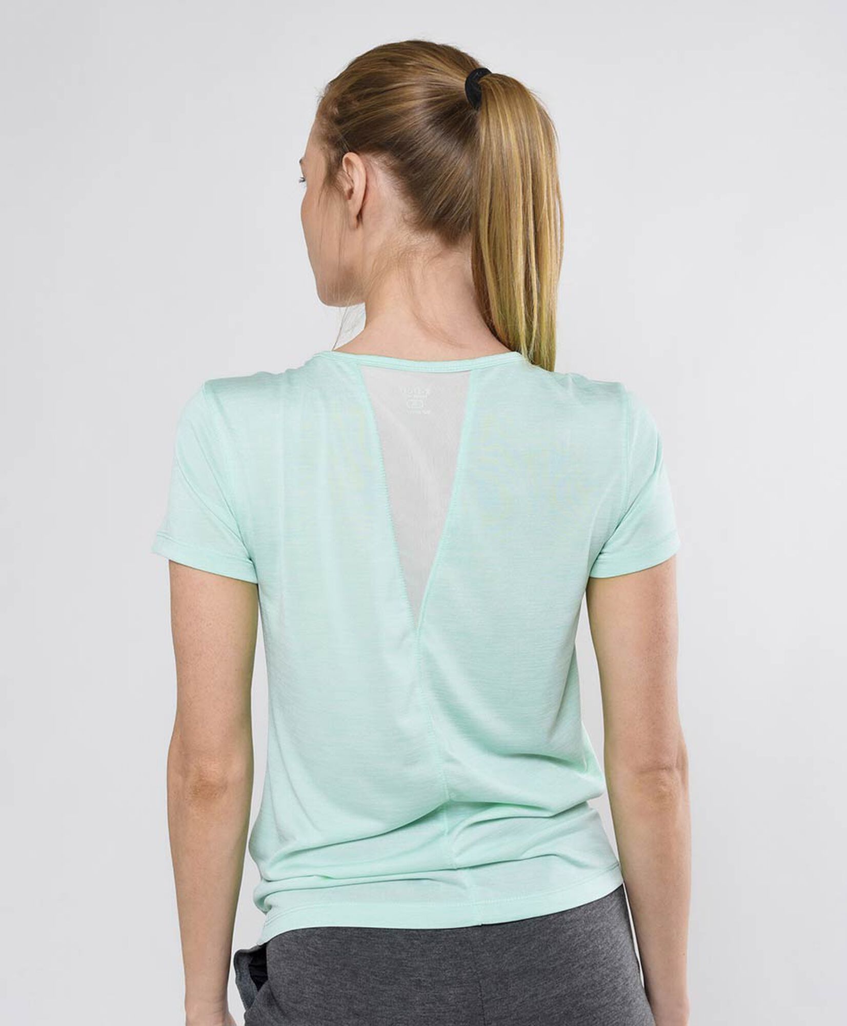 Polera deportiva mujer transparencia Polera deportiva mujer transparencia