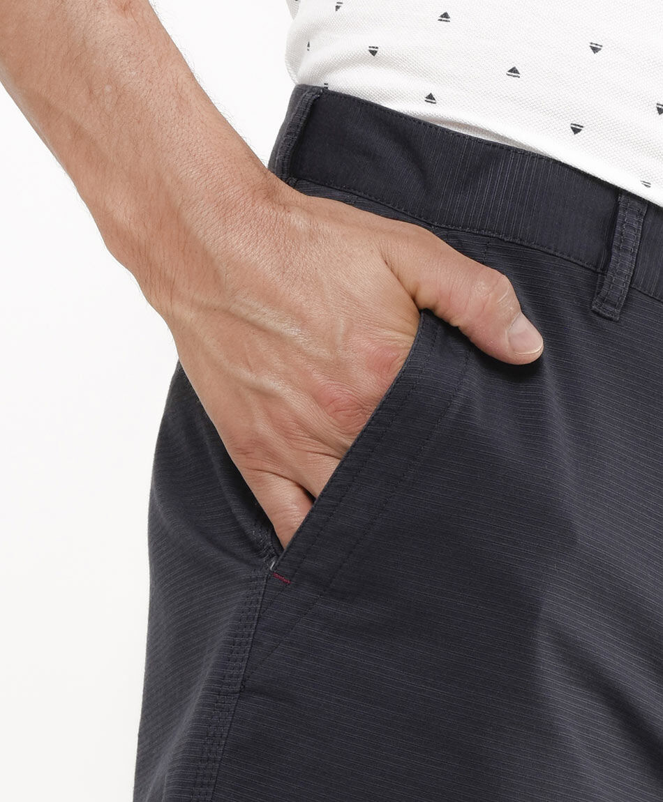 Bermuda hombre lisa negra