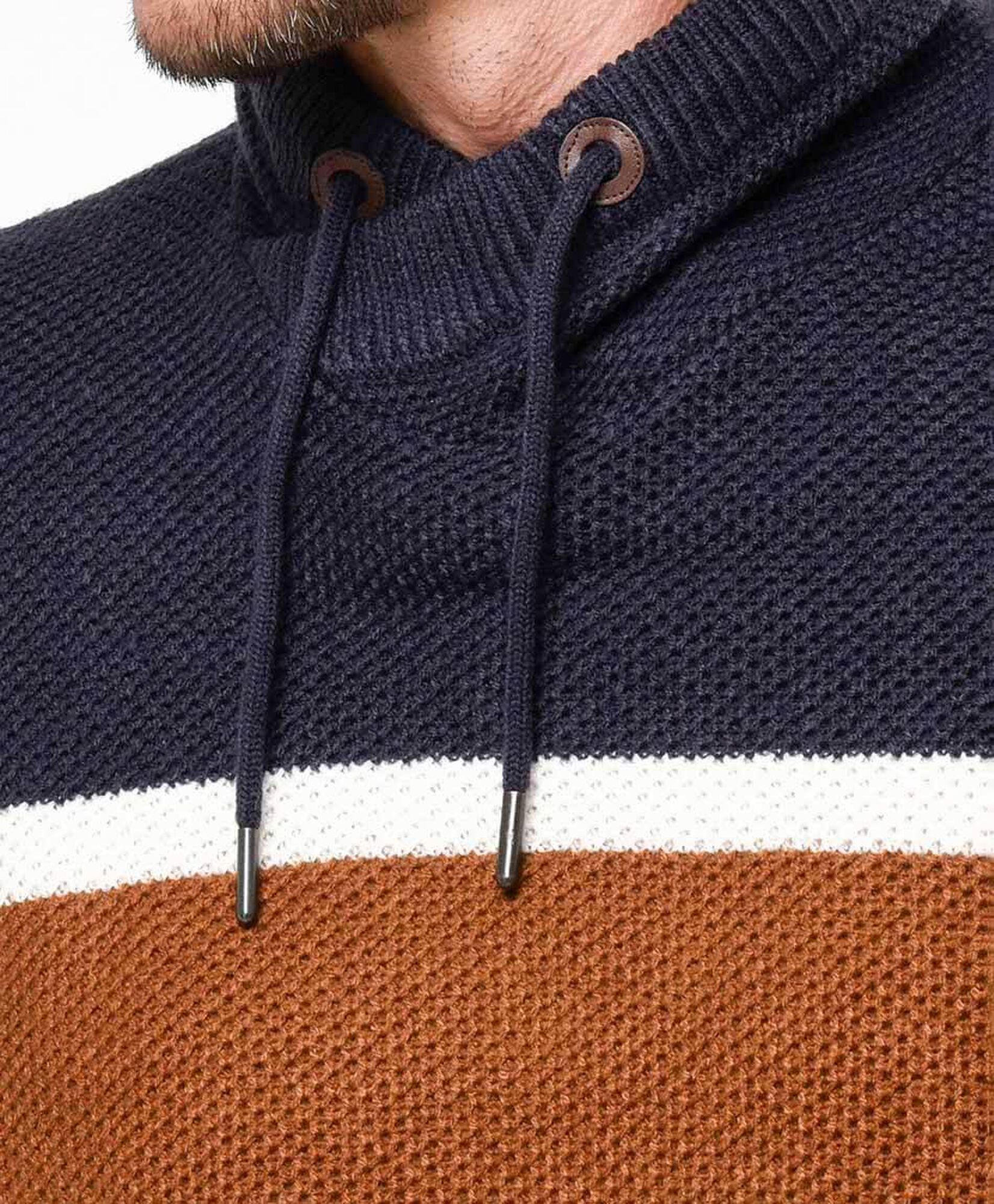 Sweater hombre tricolor cuello cruzado Sweater hombre tricolor cuello cruzado