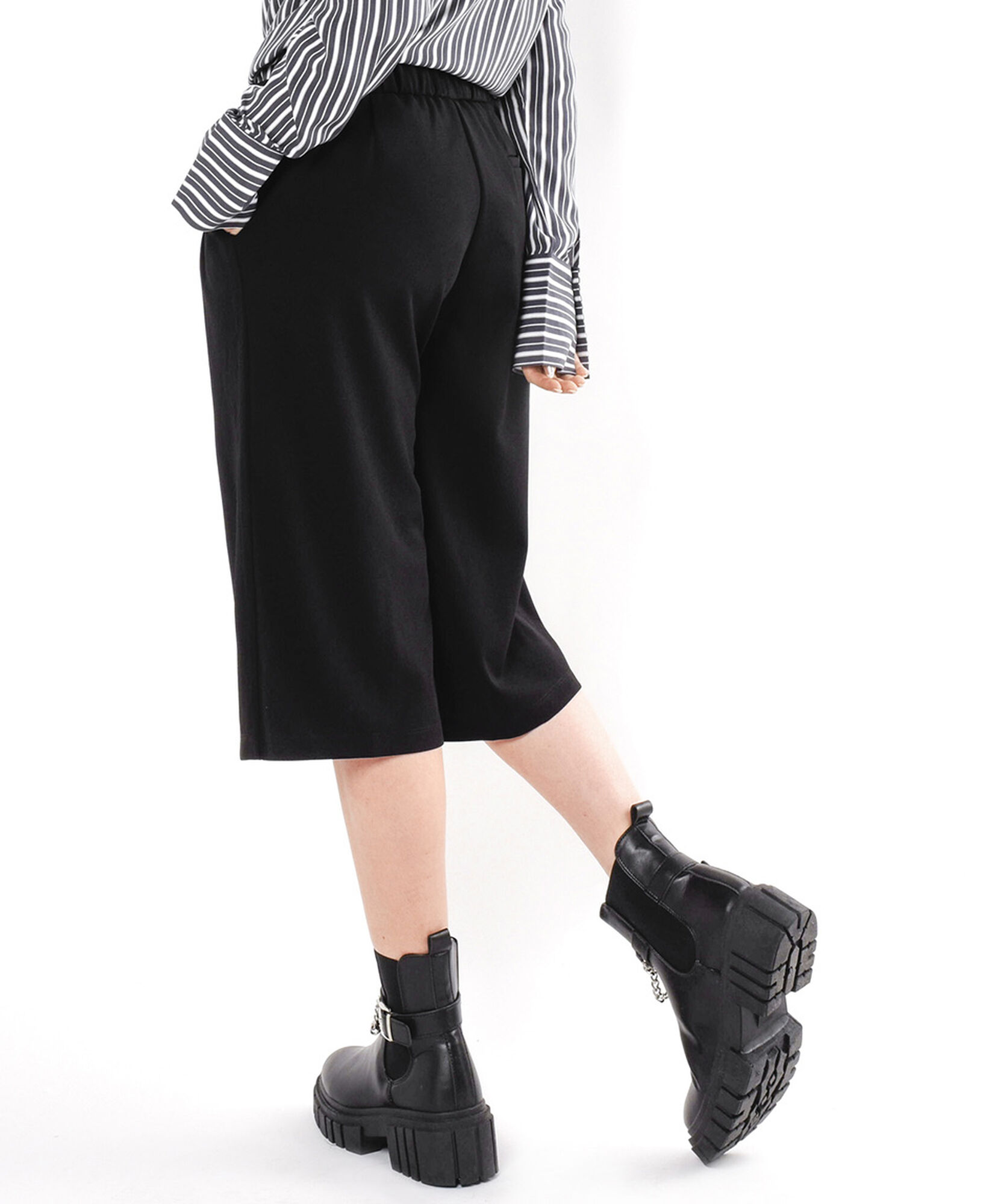 Pantalón mujer capri negro Pantalón mujer capri negro