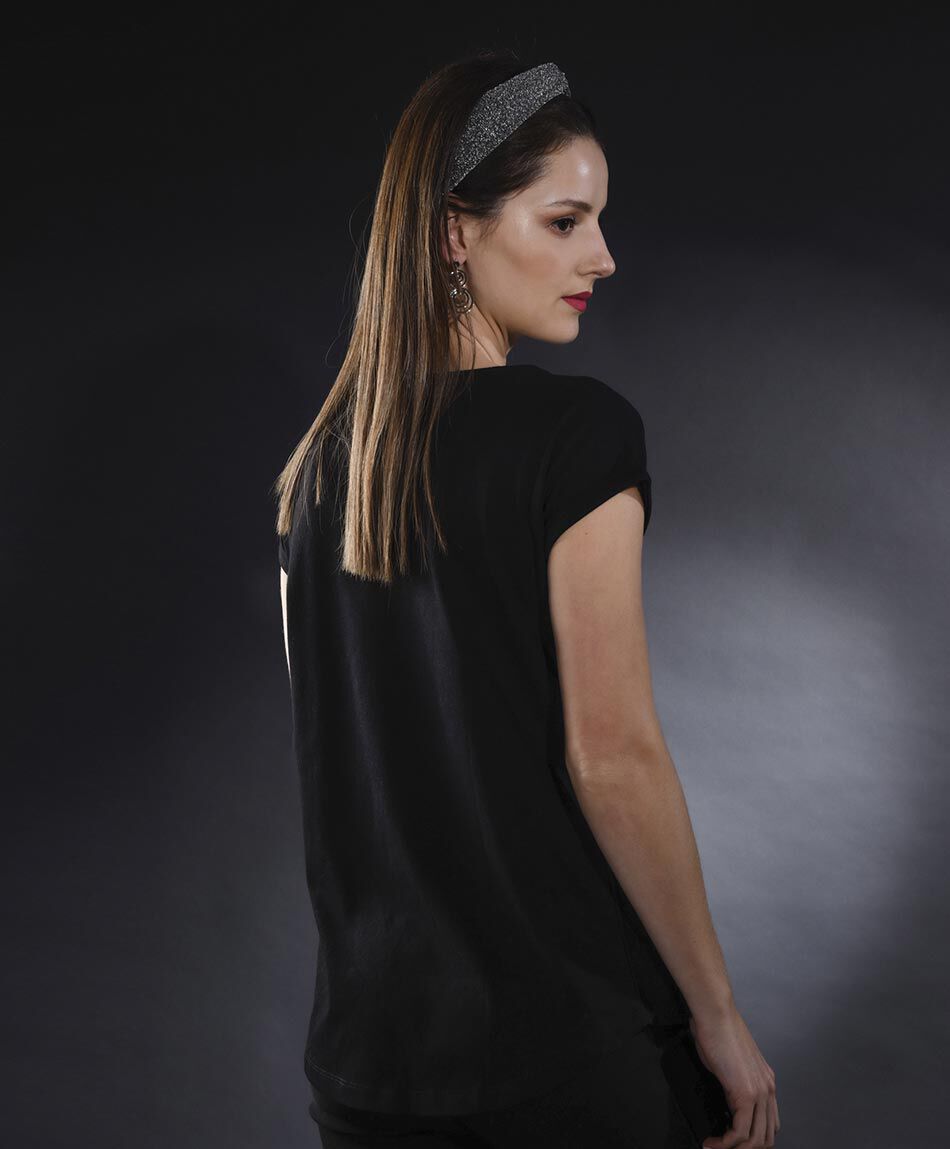 Polera manga corta cuello redondo