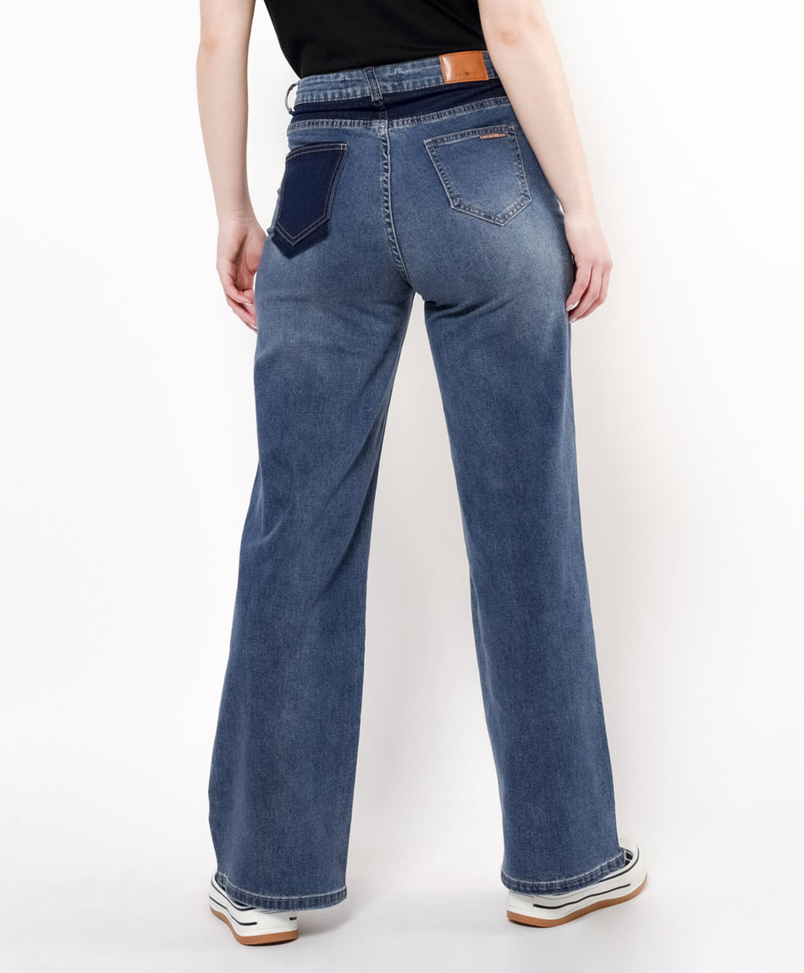 Jeans mujer detalles azules Jeans mujer detalles azules